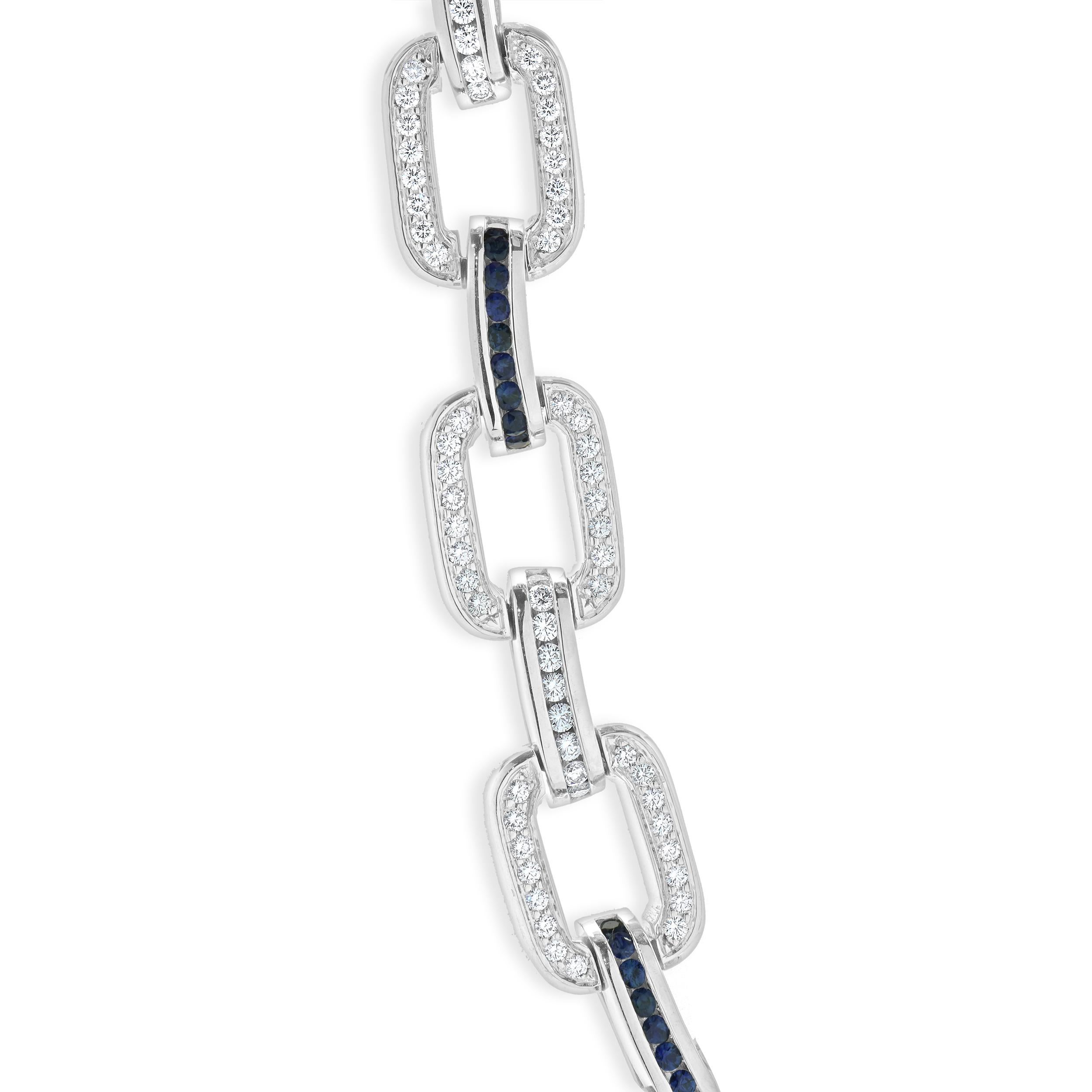 Designer: Gauthier
Materiale: oro bianco 14k
Zaffiri: 99 tagli rotondi a brillante = 5,00cttw
Diamanti: 275 tagli tondi a brillante = 5,11cttw
Colore: F/G
Chiarezza: VS1-2
Dimensioni: la collana misura circa 18 pollici di lunghezza
Peso: 109,57