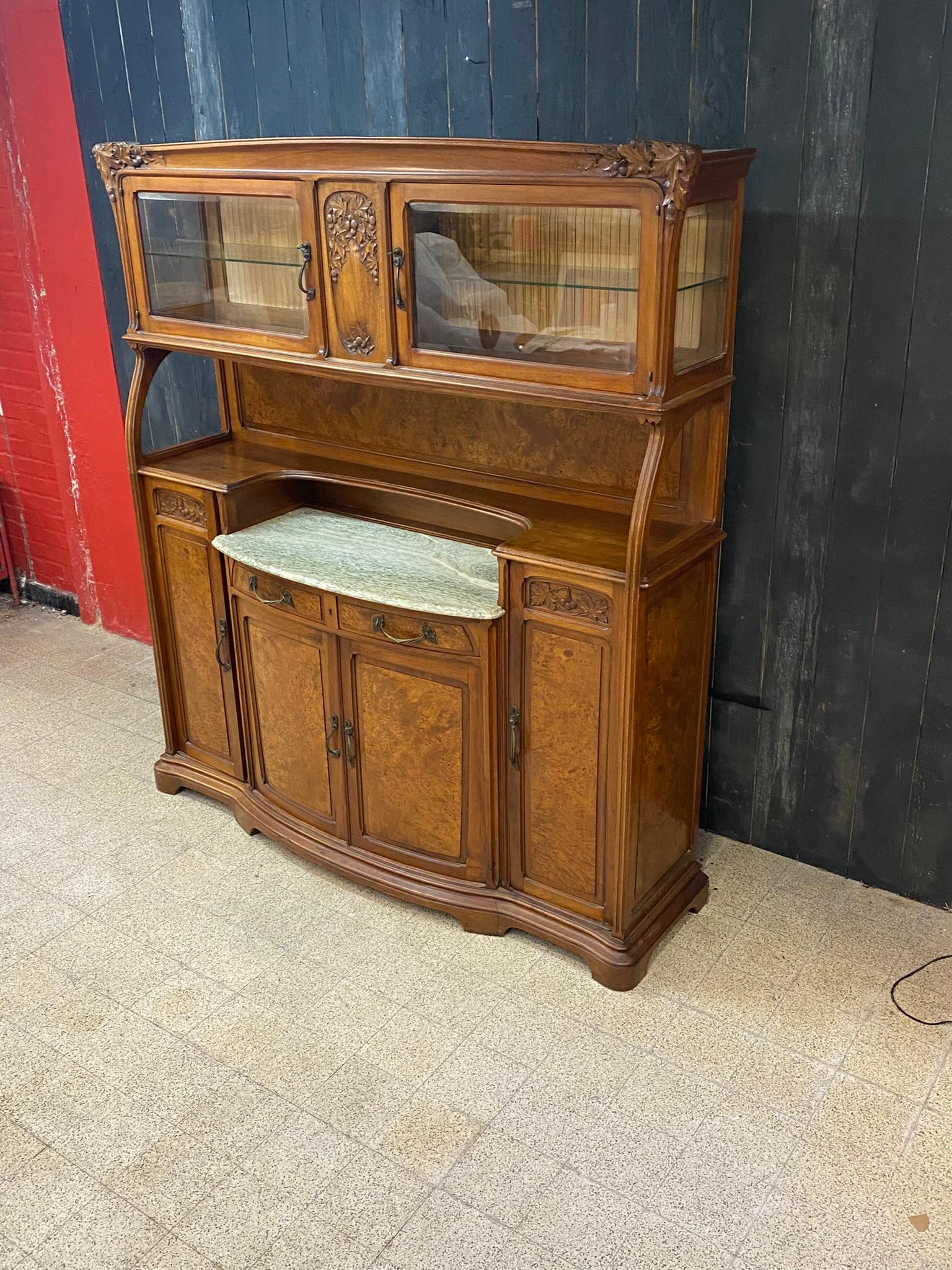 Attributed to Gauthier-Poinsignon & Cie, sideboard in walnut veneer and elm burl decorated with walnuts and walnut leaves, and bronze ornamentation, Art Nouveau period,

A service, a table and 6 chairs of the same model are offered in other ads.