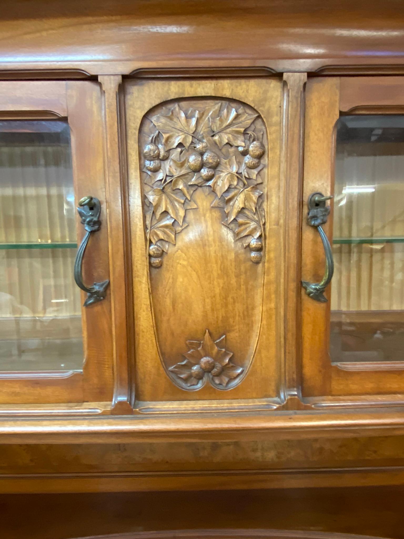 French Gauthier-Poinsignon & Cie, Art Nouveau Buffet in Walnut and Elm Burl Veneer For Sale