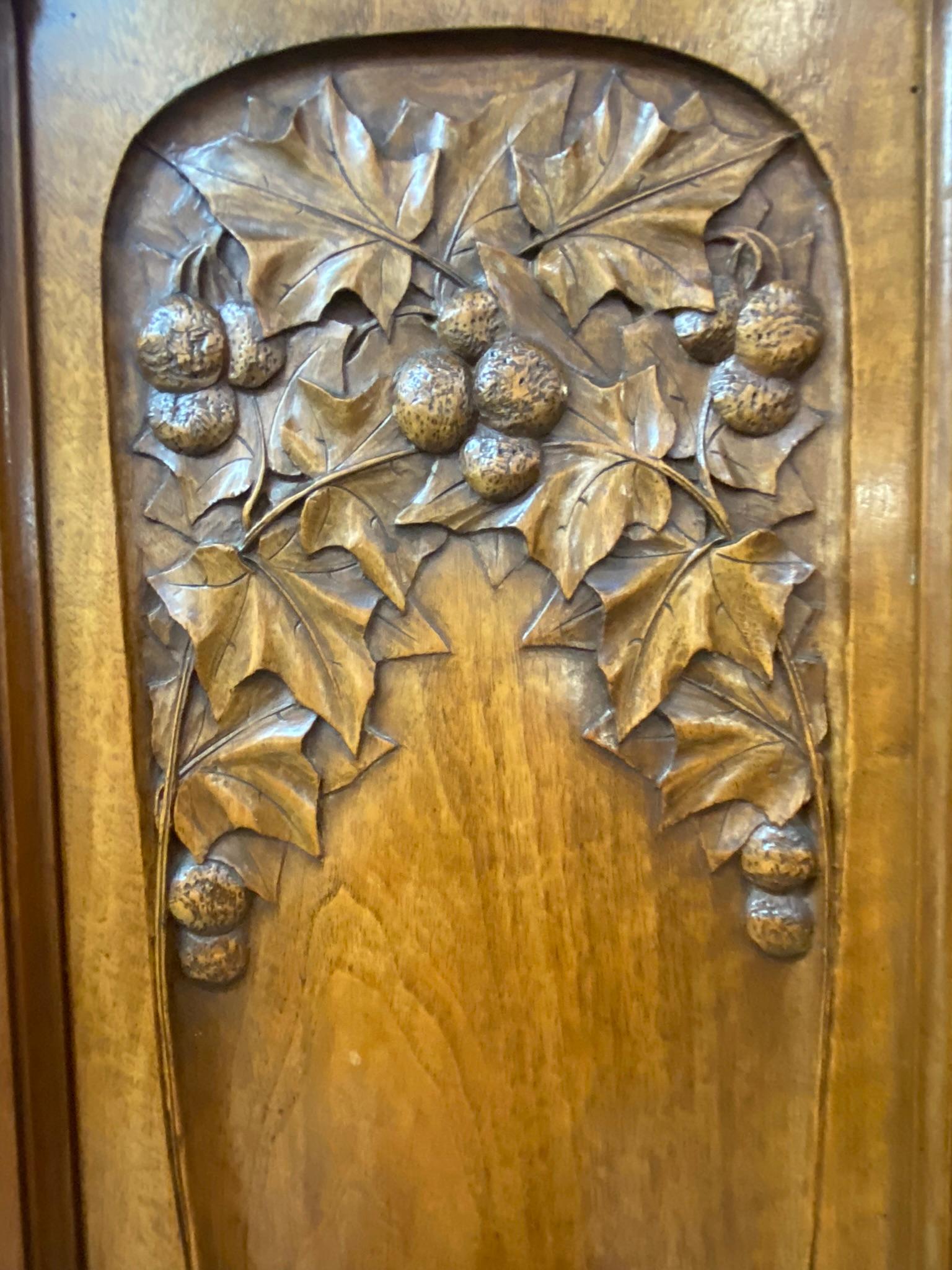 19th Century Gauthier-Poinsignon & Cie, Art Nouveau Buffet in Walnut and Elm Burl Veneer For Sale