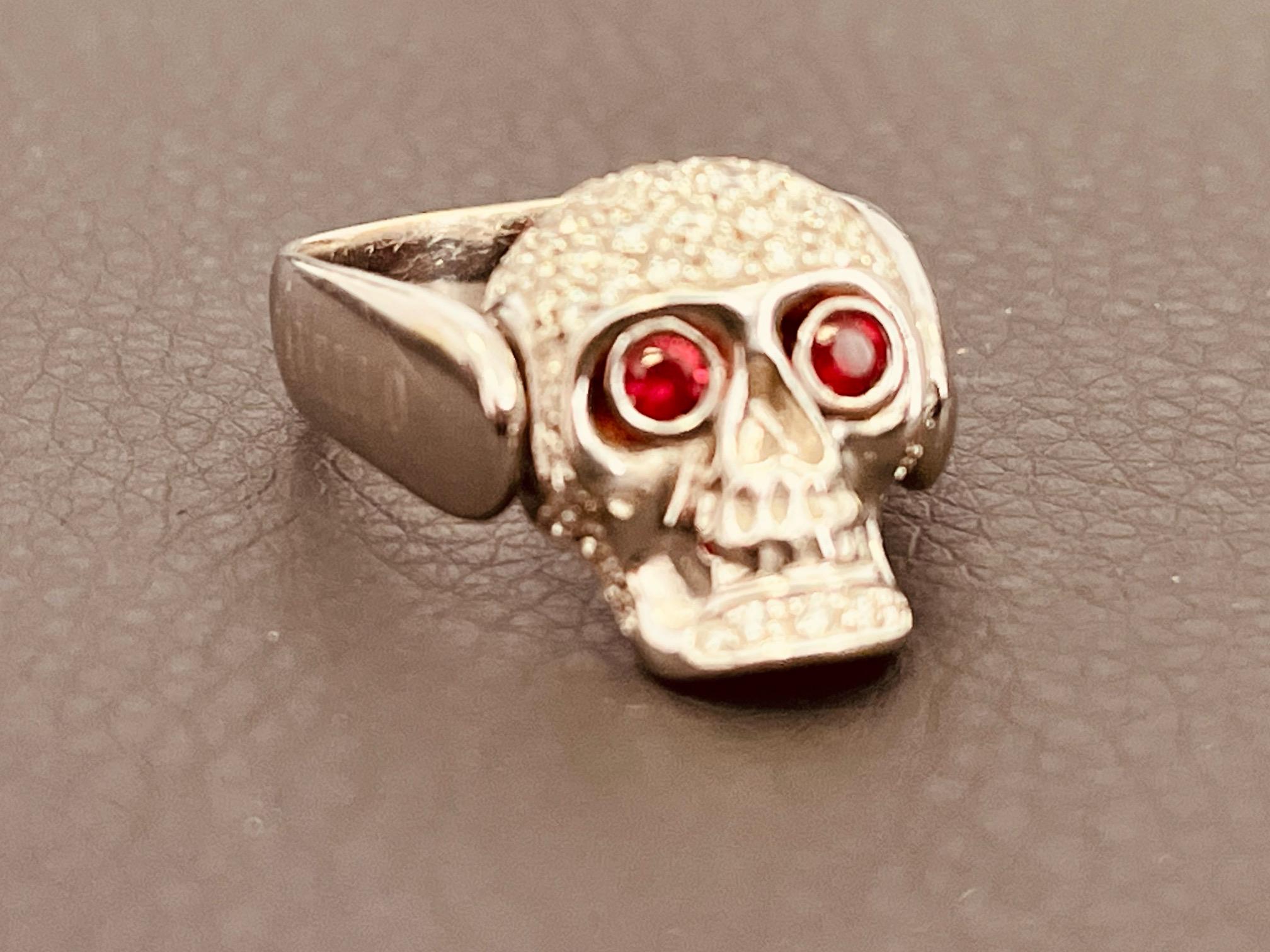 Gavello 18 Carat White Gold and 0.7 Carat Diamond Skull Ring with Ruby Eyes For Sale 1