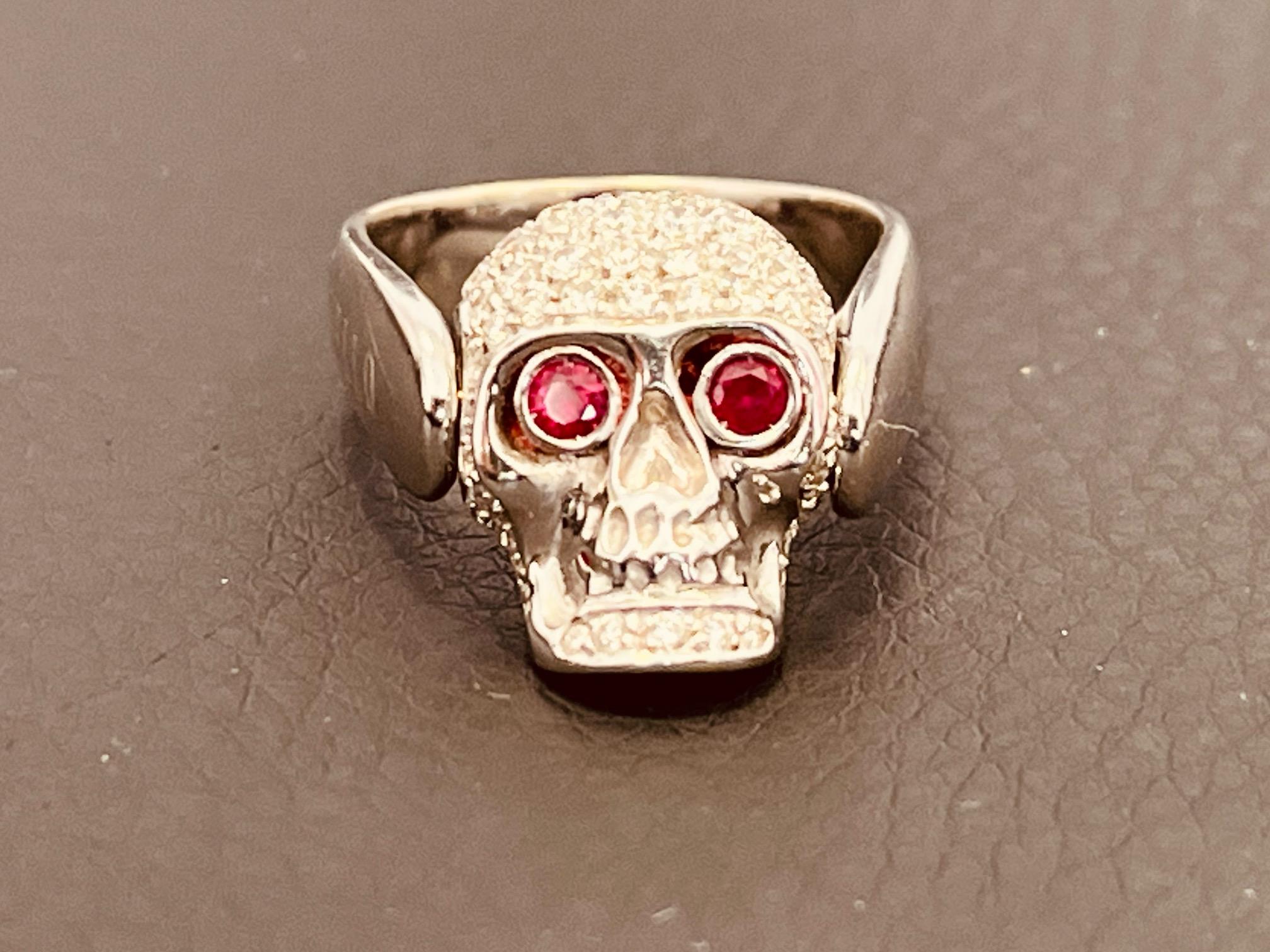 Gavello 18 Carat White Gold and 0.7 Carat Diamond Skull Ring with Ruby Eyes For Sale 4