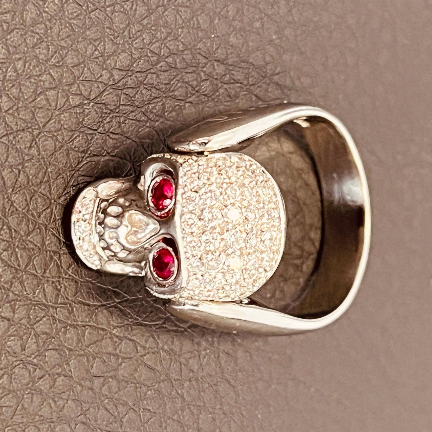 Gavello 18 Carat White Gold and 0.7 Carat Diamond Skull Ring with Ruby Eyes For Sale 5