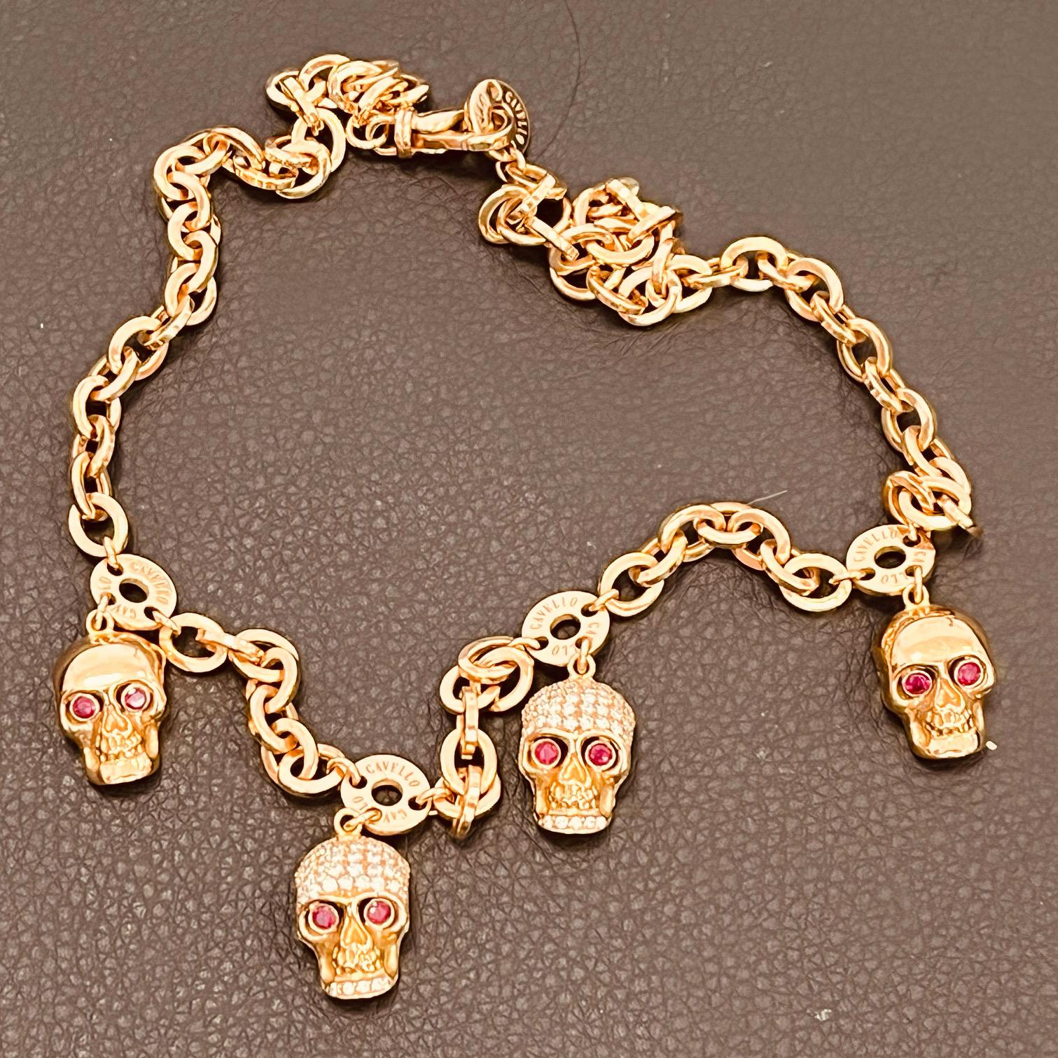 Gavello 18 Carat Gold, 2.2 Carat Diamonds and 0.5 Carat Ruby Eye Skull Necklace In Excellent Condition For Sale In London, GB