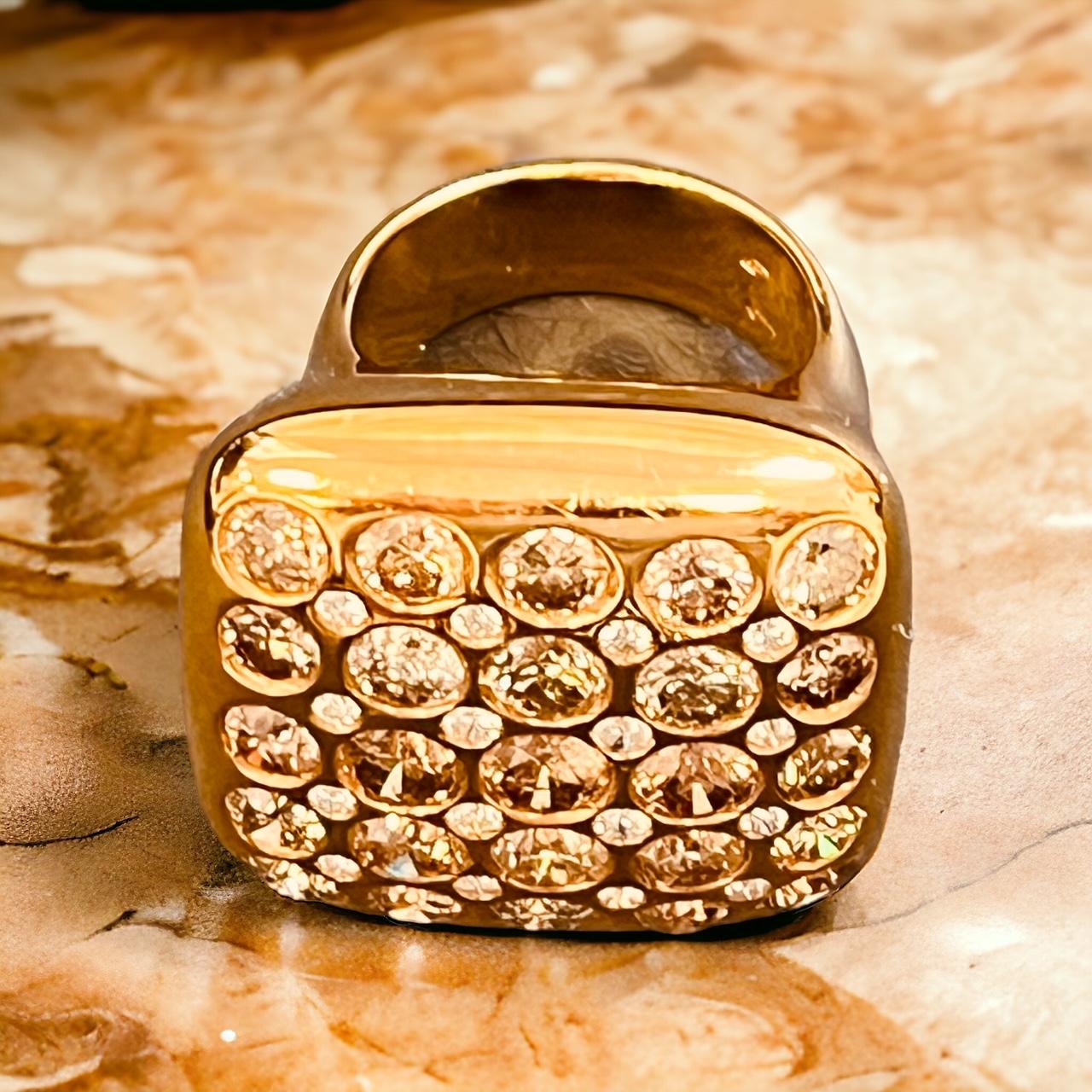 GAVELLO Ring aus 18 Karat Gelbgold mit 8 Karat braunen und weißen Diamanten im Zustand „Hervorragend“ im Angebot in London, GB