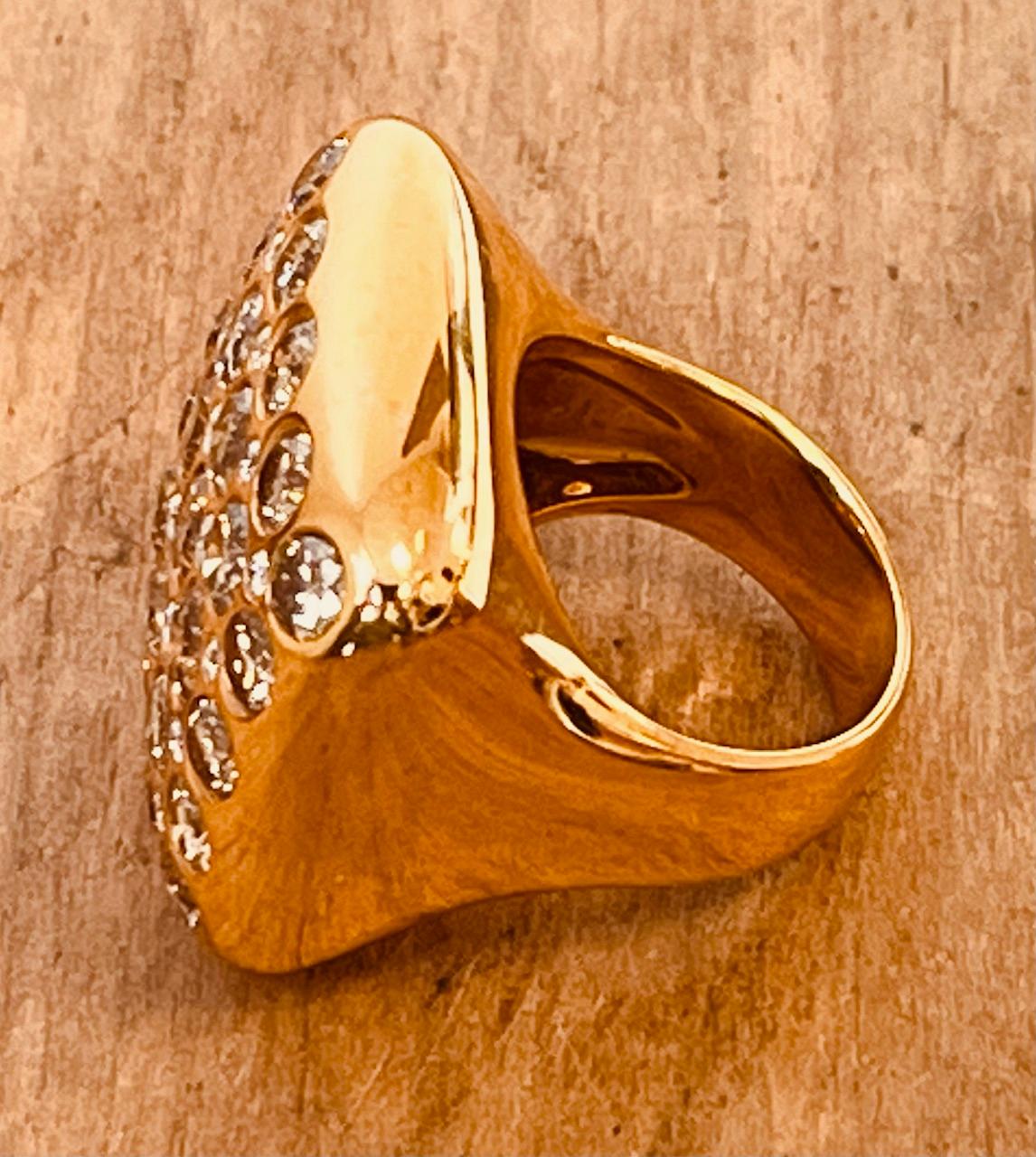 GAVELLO Ring aus 18 Karat Gelbgold mit 8 Karat braunen und weißen Diamanten Damen im Angebot