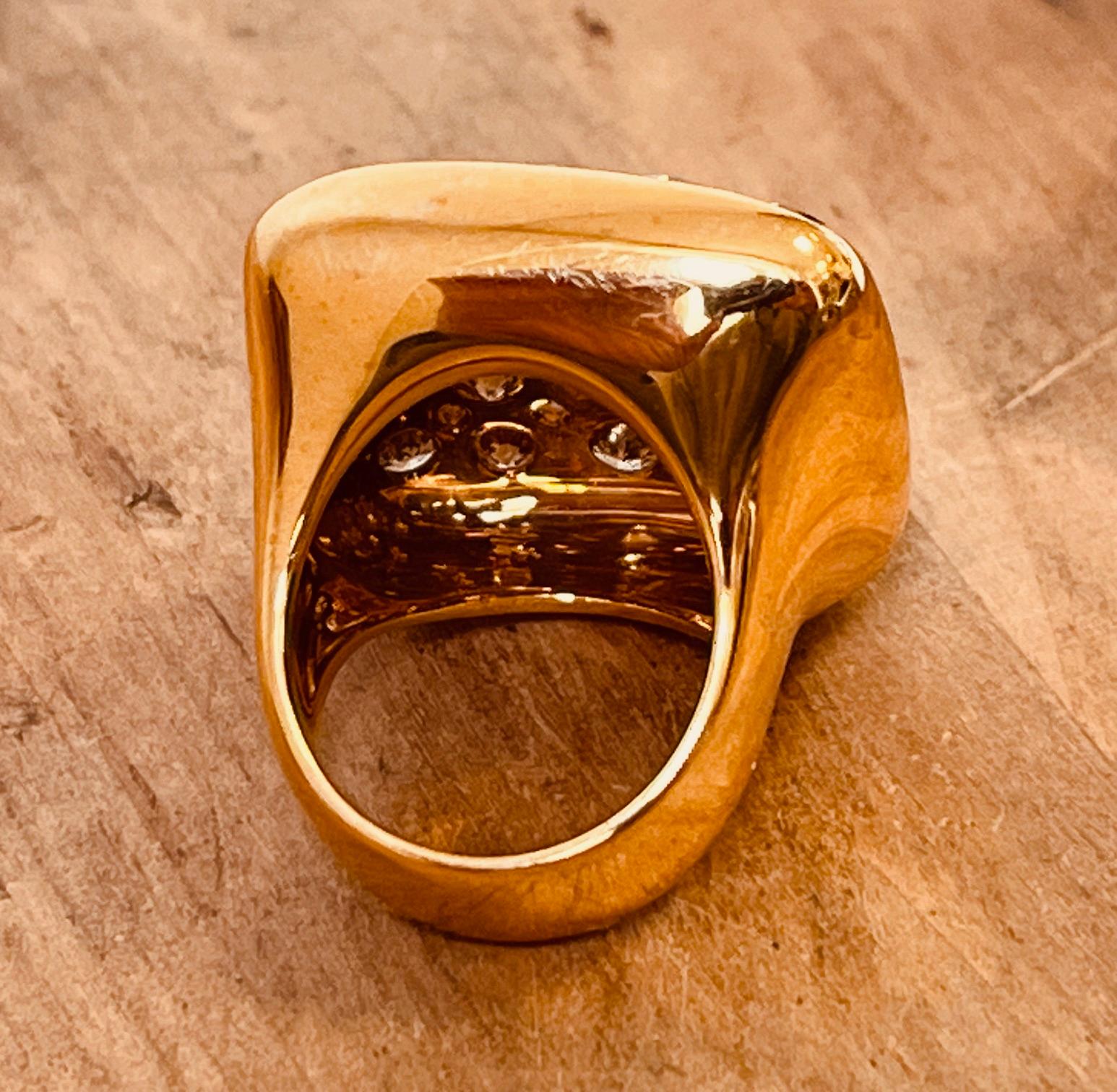 GAVELLO Ring aus 18 Karat Gelbgold mit 8 Karat braunen und weißen Diamanten im Angebot 1