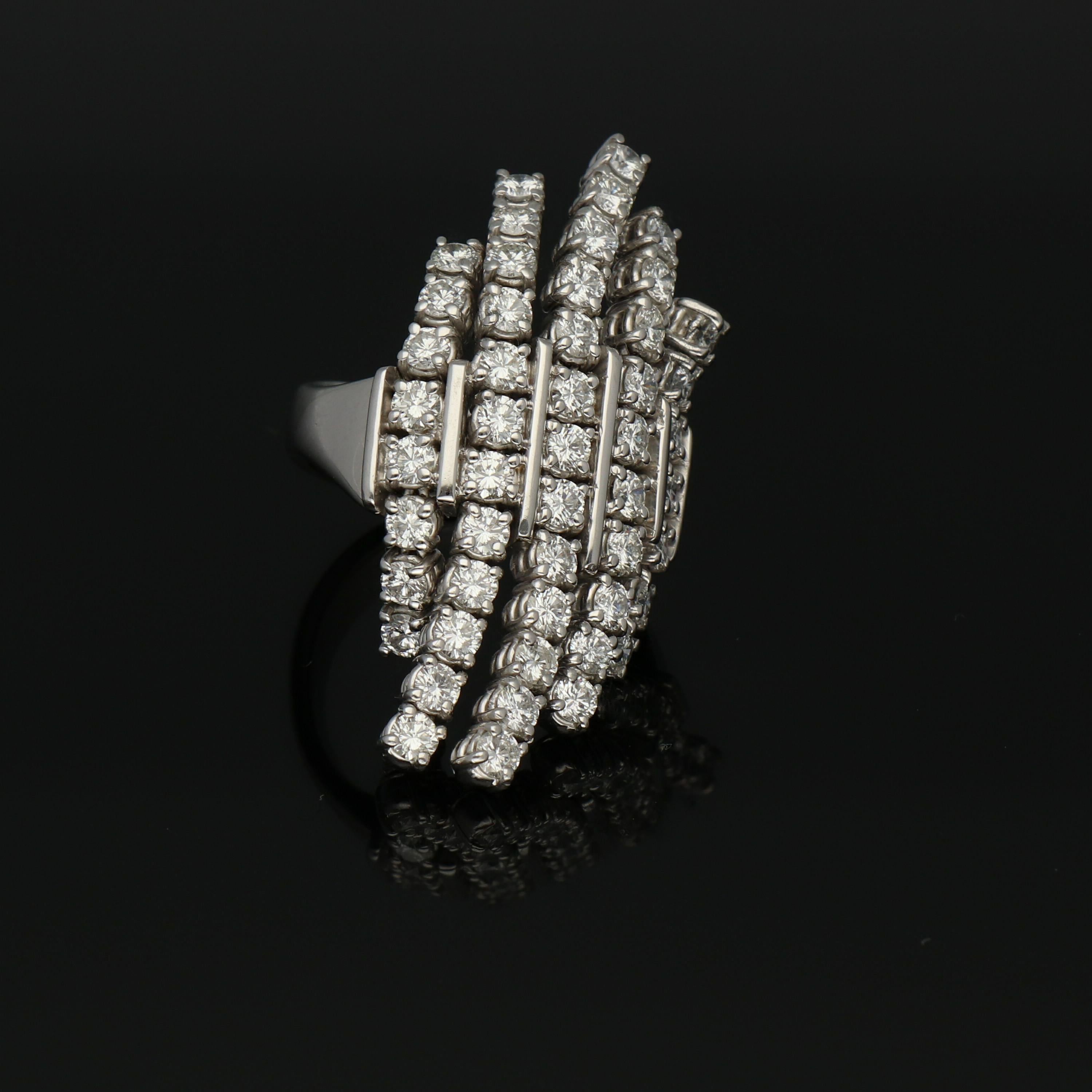 A Gavello modern design with 3.9 carats diamonds, set in an ergonomic kinetic 18K White Gold Fashion Ring.

Size METRIC 53 AMERICAN 6.5

Components:
18K white gold - 17.10 grams
Diamonds - 3.90 carats G / VS

A ring extremely comfortable.