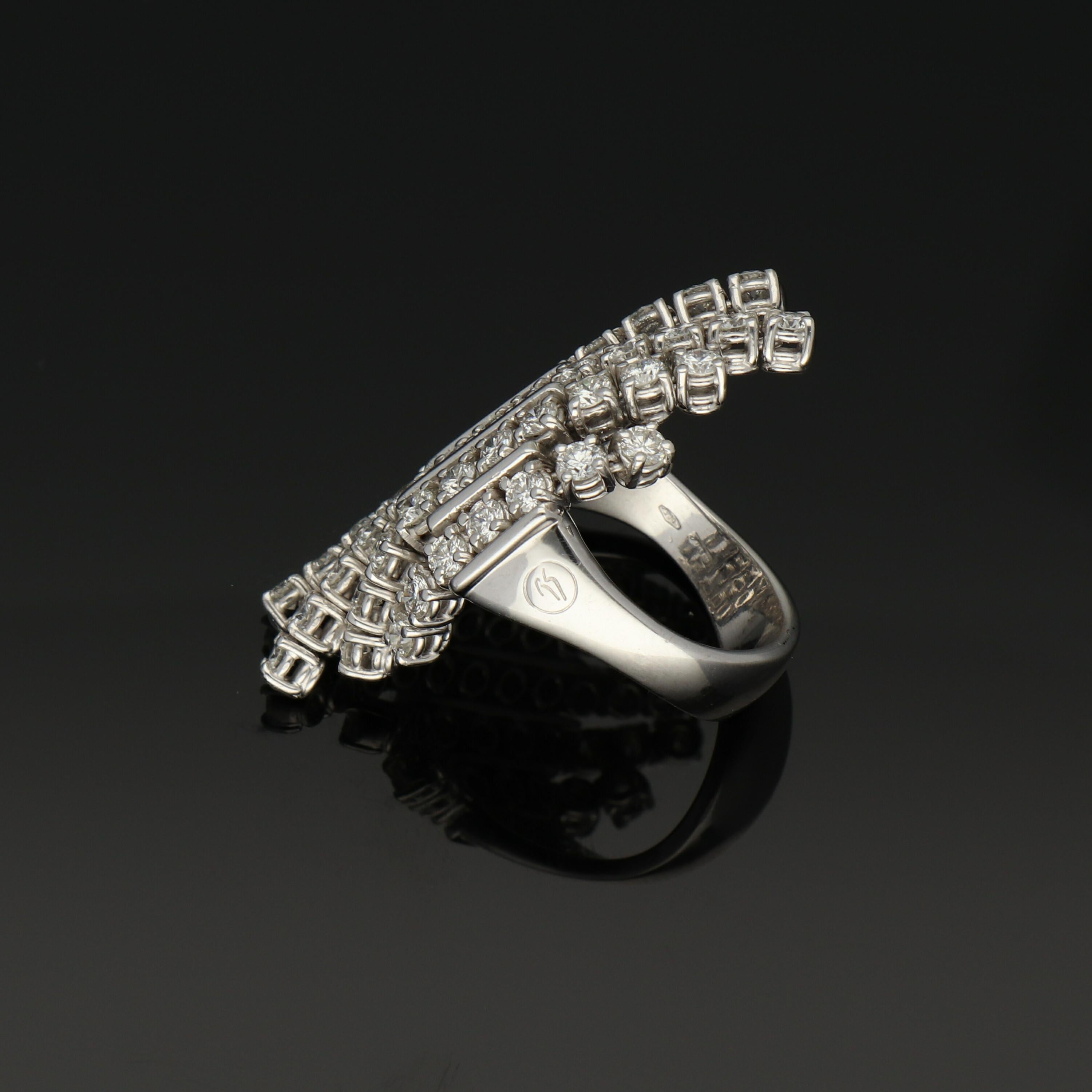 Women's Gavello 3.90 Ct Diamond Flexible Ergonomic Kinetic Gold Fashion Ring For Sale