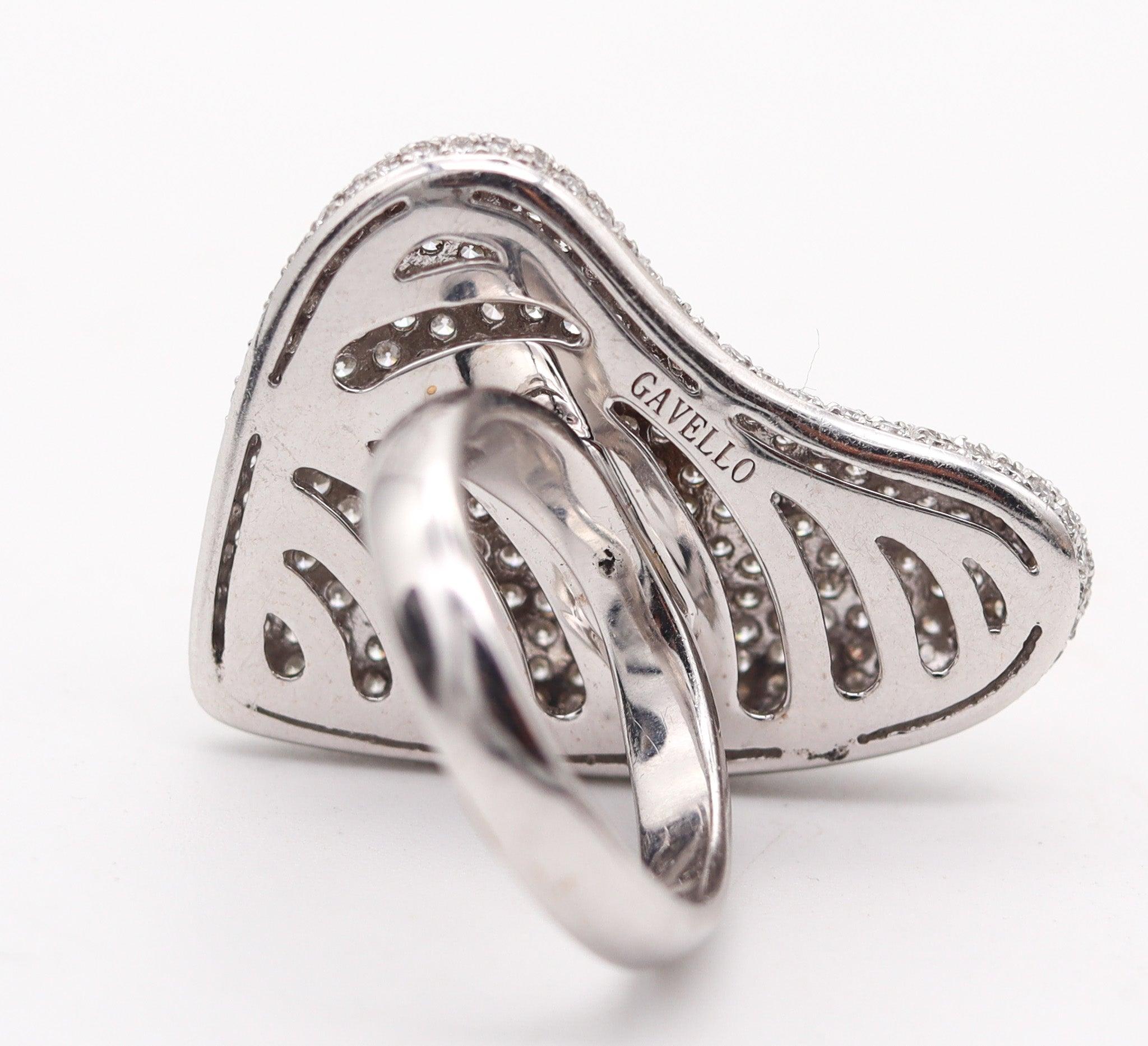 GAVELLO Milano Heart Shaped Cocktail Ring In 18Kt Gold With 6.64 Ctw VS Diamonds In Excellent Condition For Sale In Miami, FL