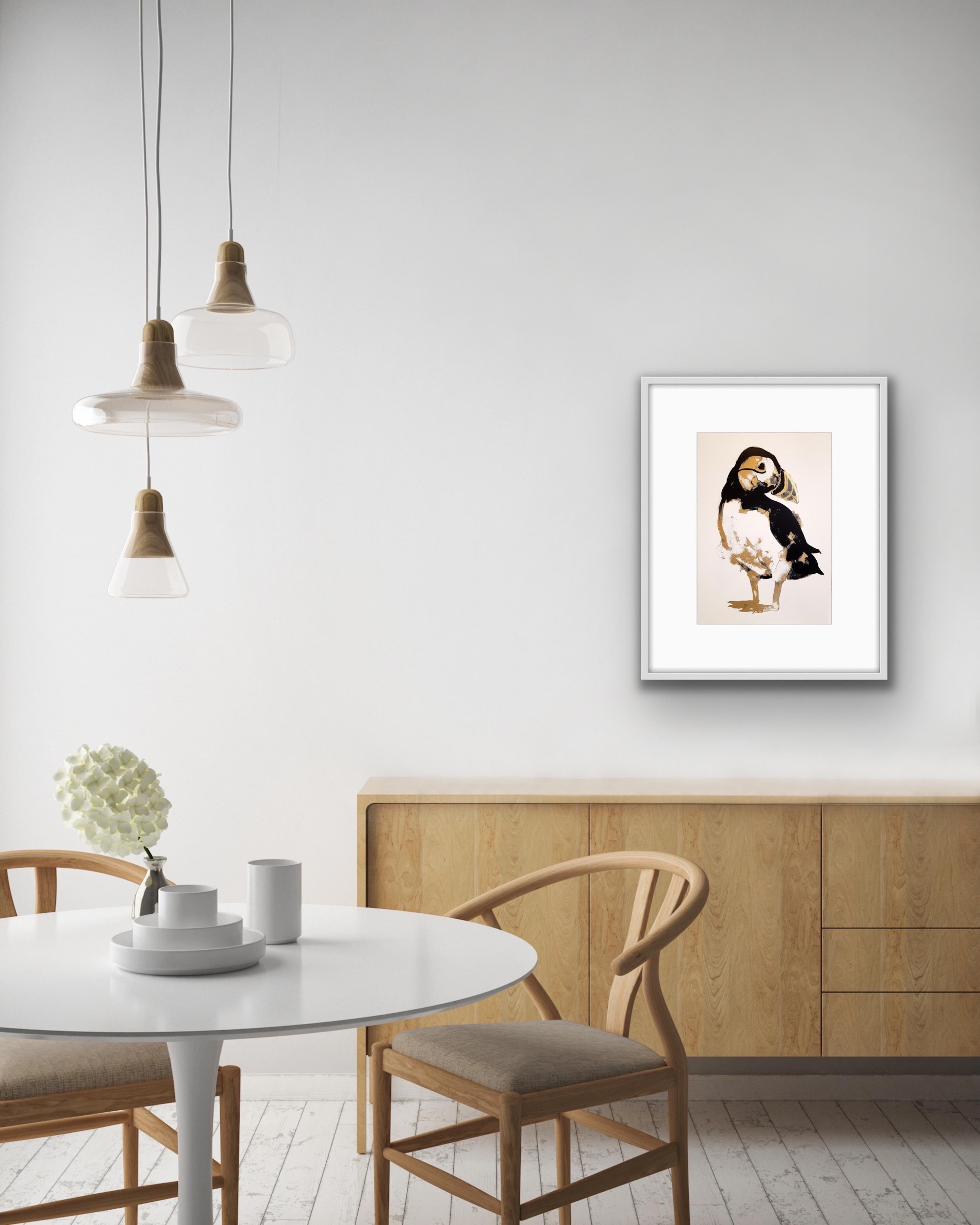Gavin Dobson, Puffin Gold, Arte animal, Impresión de pájaros, Arte contemporáneo hecho a mano en venta 4
