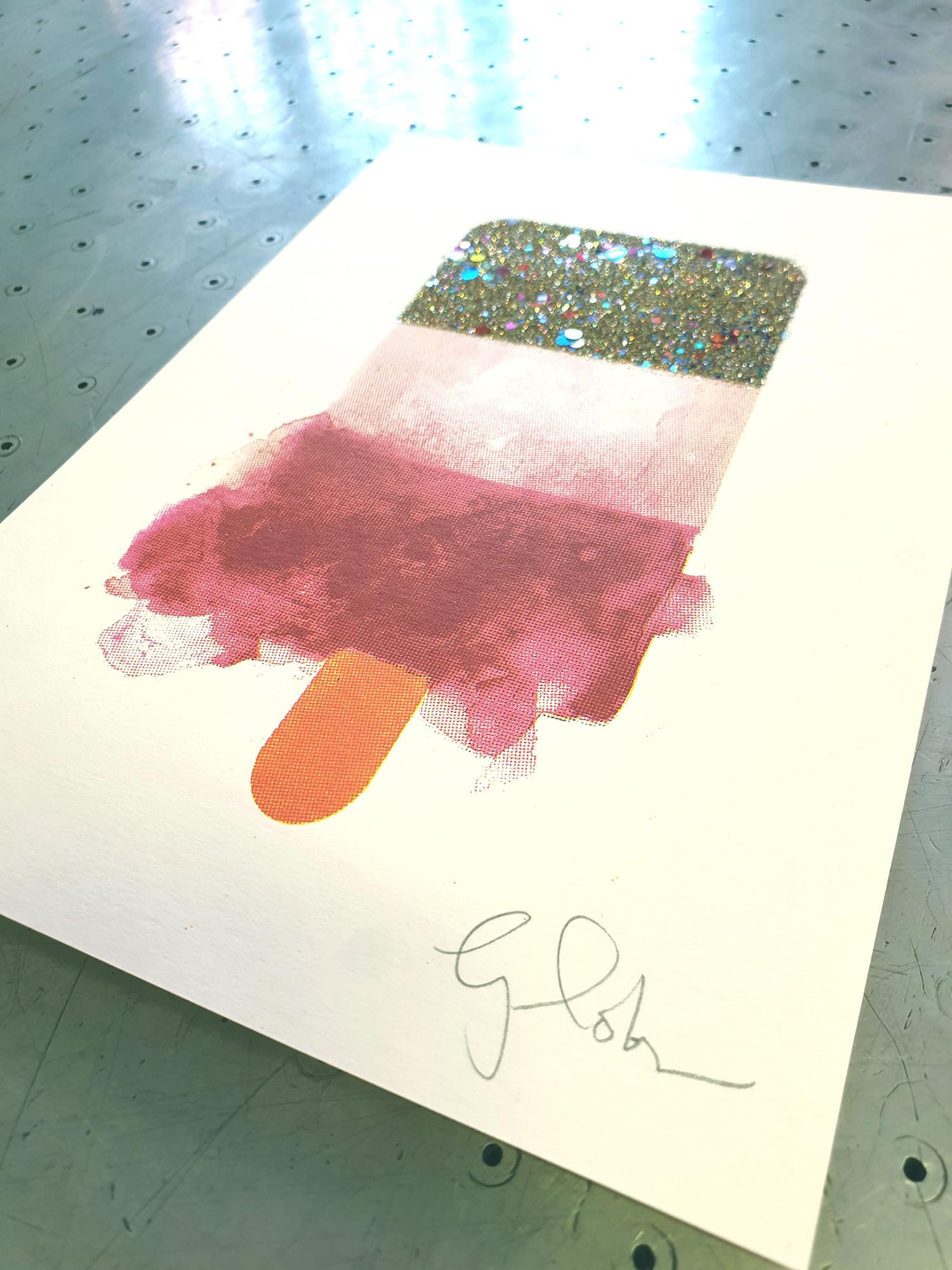 Per celebrare i 50 anni d'oro del Pride UK. Una speciale edizione disco mix dorata di uno dei miei pezzi più popolari. Stampa serigrafica a 5 strati su bianco Heritage. Una celebrazione del colore e della festa.

INFORMAZIONI AGGIUNTIVE:
Mini Fab -
