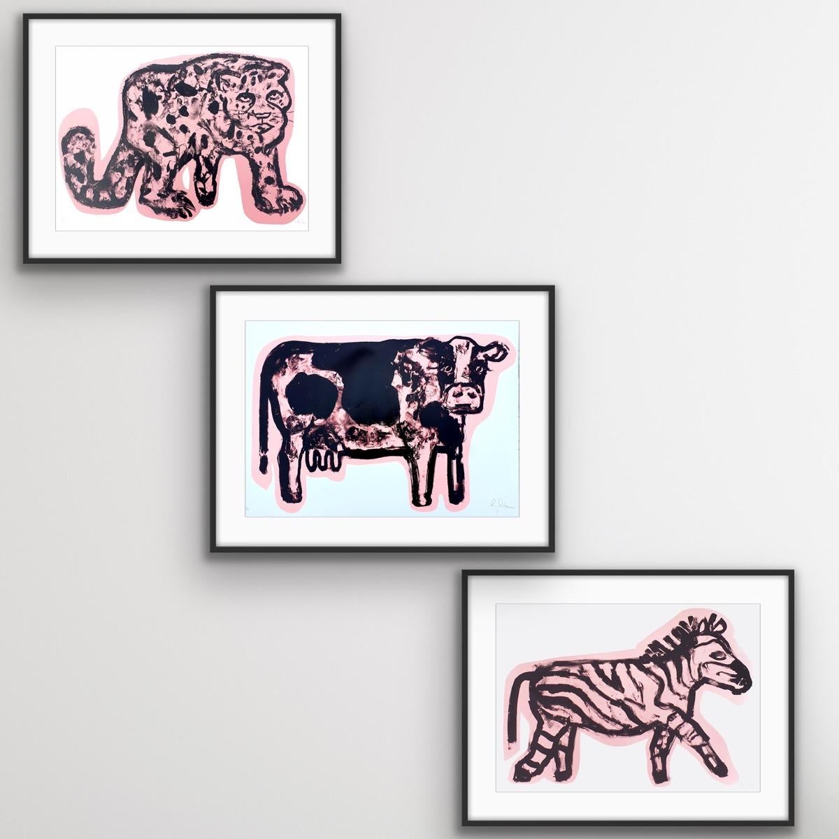 Gavin Dobson Animal Print – Zebedy, Silly Moo und rosa Panther Triptychon, Tierkunst, rosa und schwarze Kunst