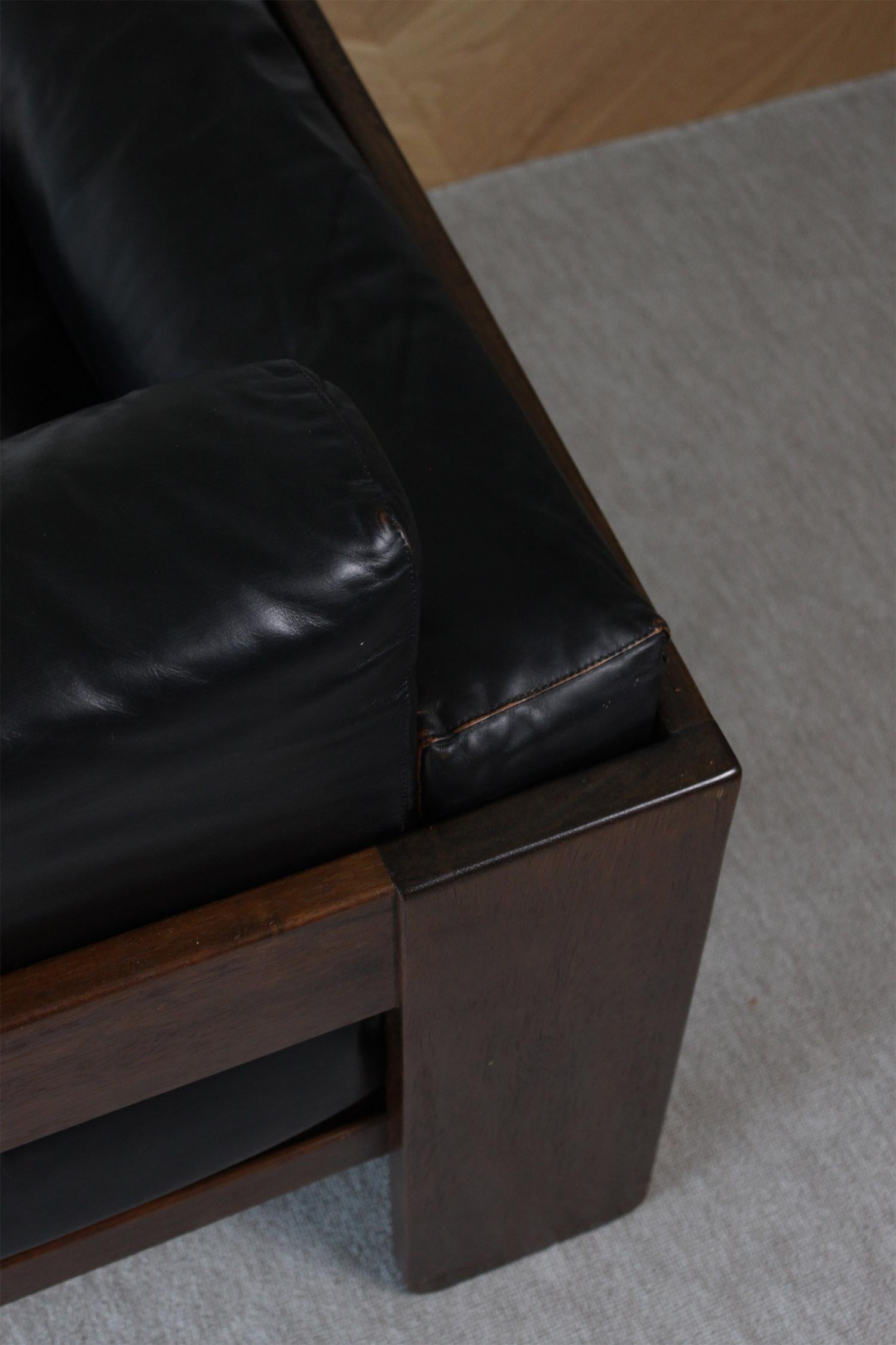 Knoll /Gavina Poltrona Bastiano di Afra & Tobia Scarpa in pelle nera Nutwood 4