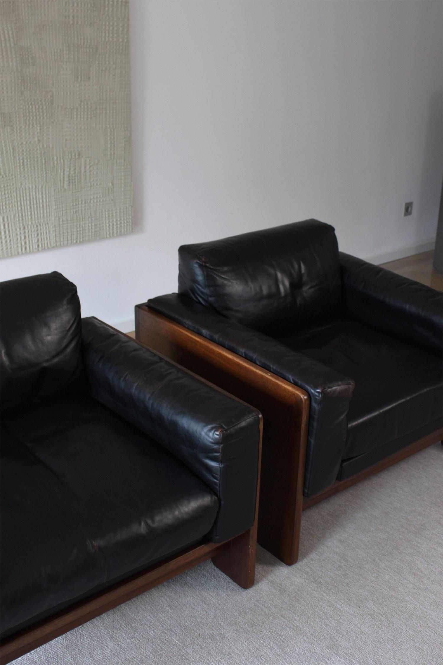 Knoll /Gavina Poltrona Bastiano di Afra & Tobia Scarpa in pelle nera Nutwood 12