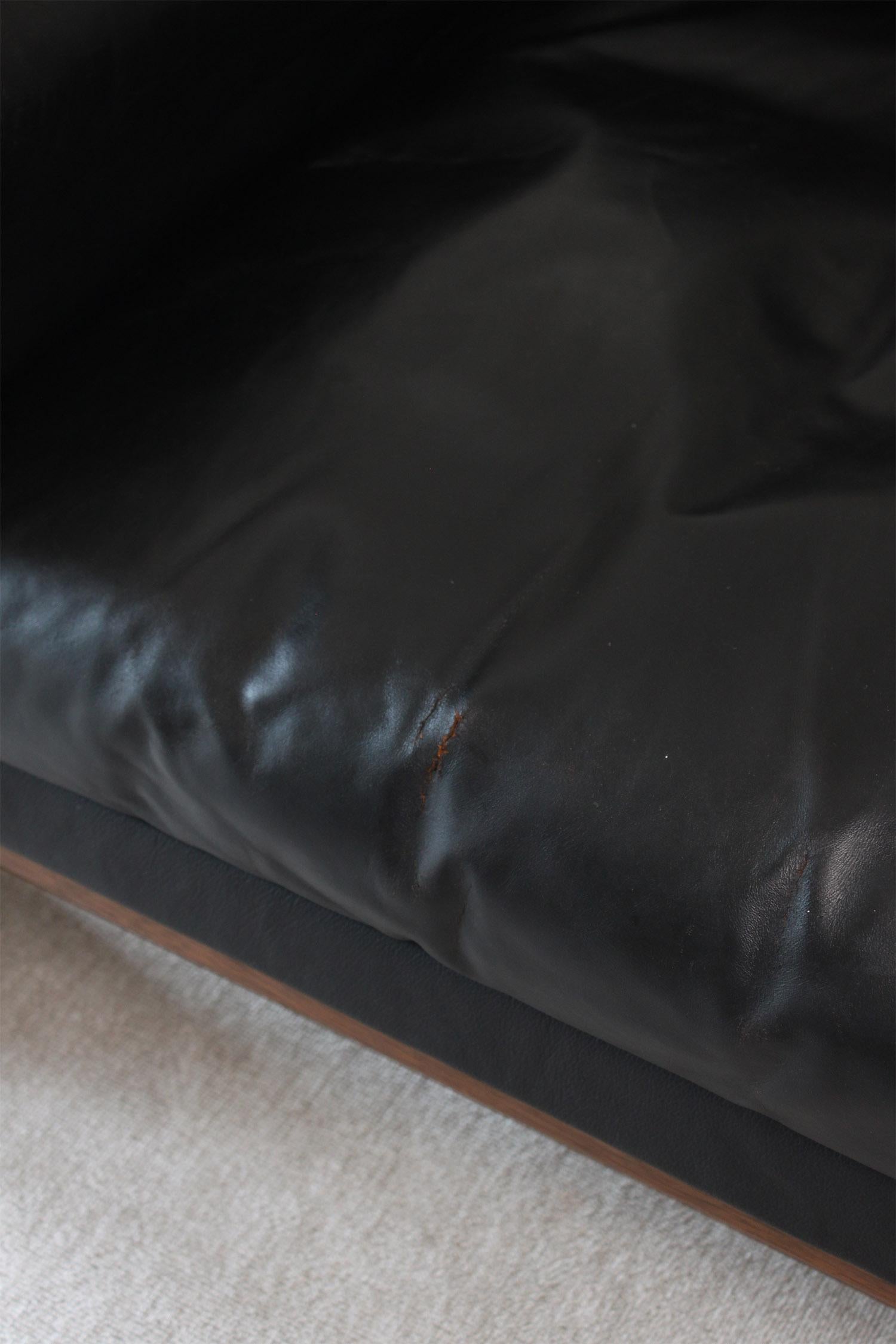 Fatto a macchina Knoll /Gavina Poltrona Bastiano di Afra & Tobia Scarpa in pelle nera Nutwood