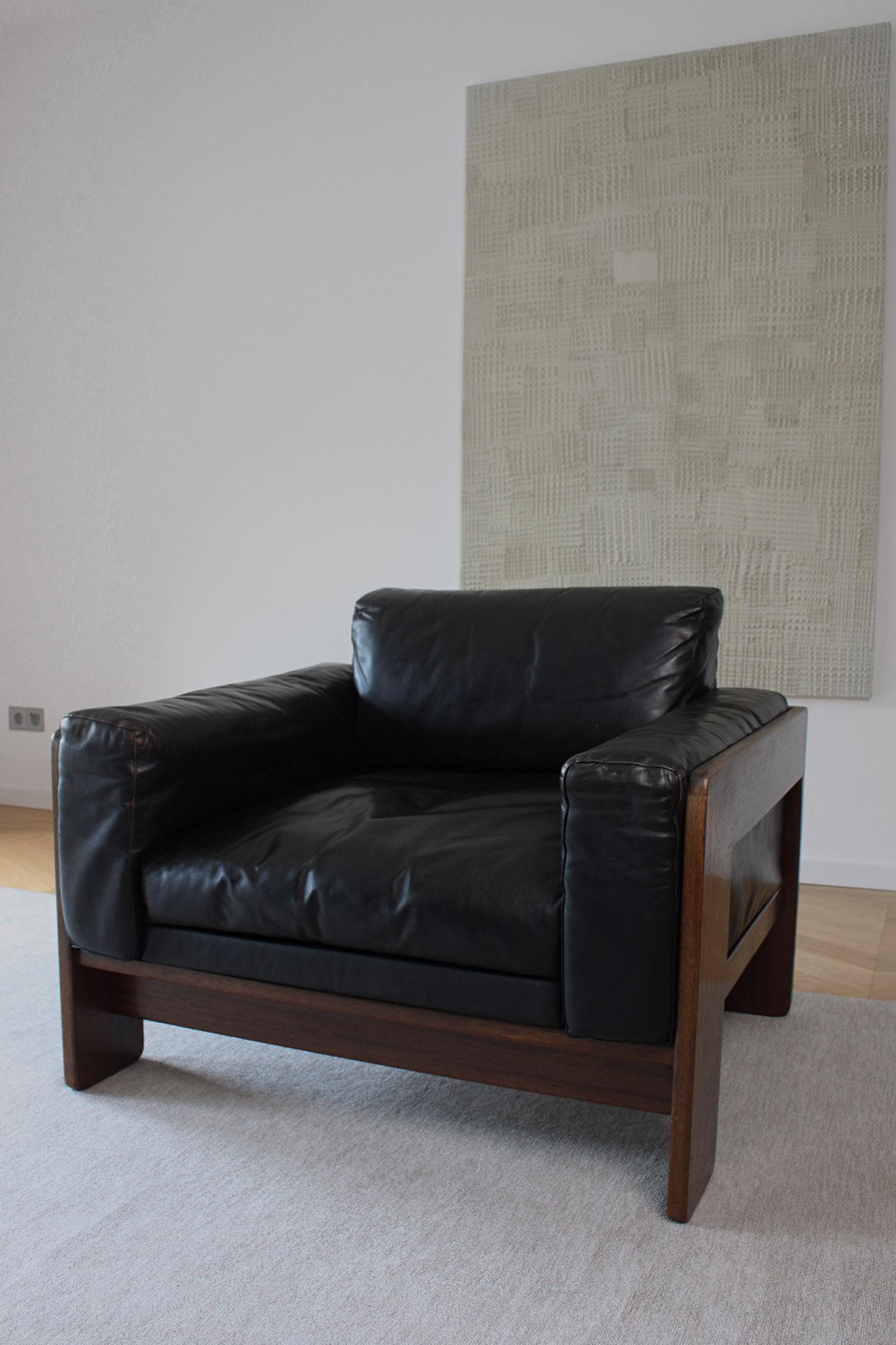 Pelle Knoll /Gavina Poltrona Bastiano di Afra & Tobia Scarpa in pelle nera Nutwood