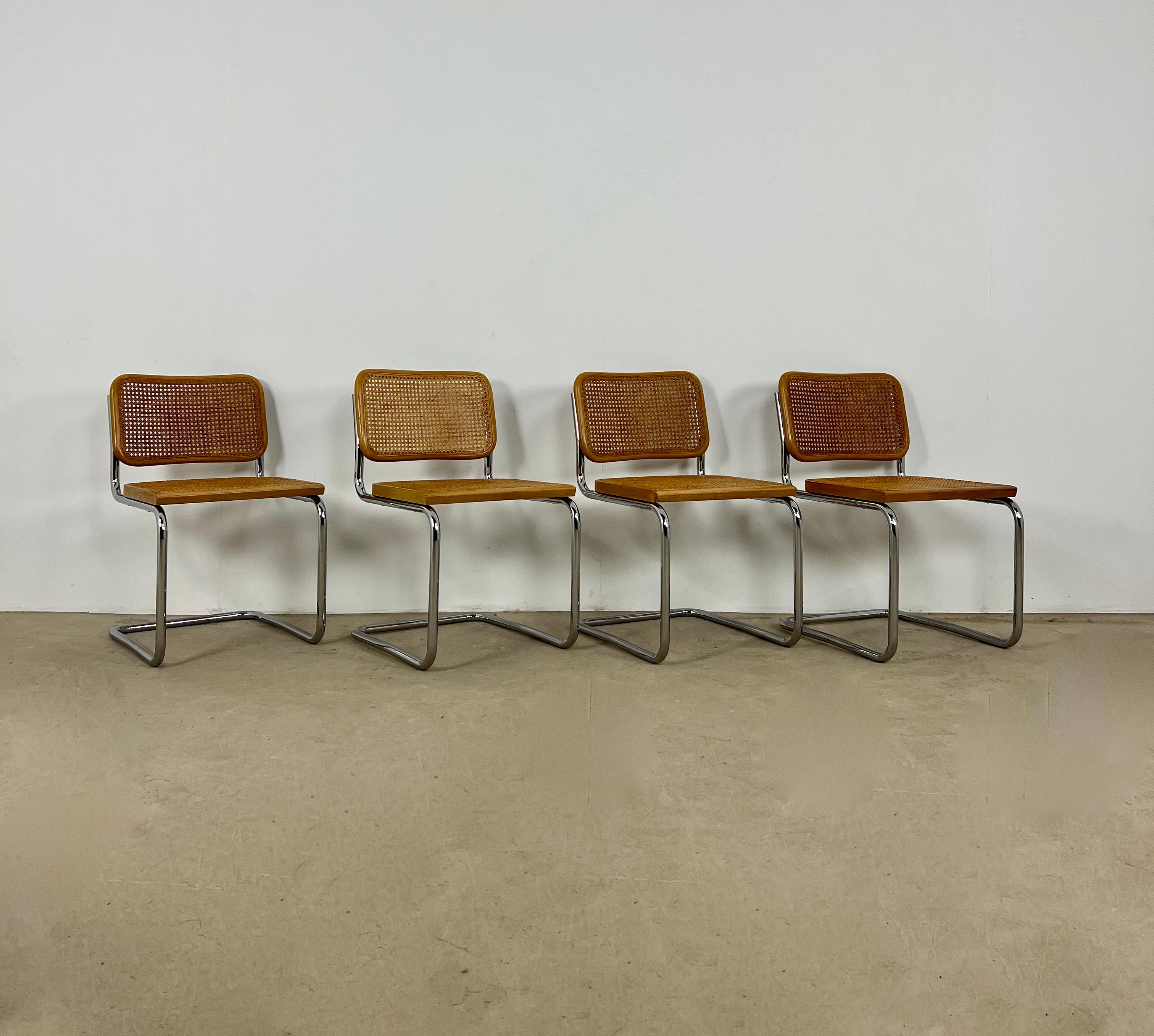 Set of 4 chairs in metal, wood and cane. Measure: Seat height 46cm Wear due to time and age of chairs.