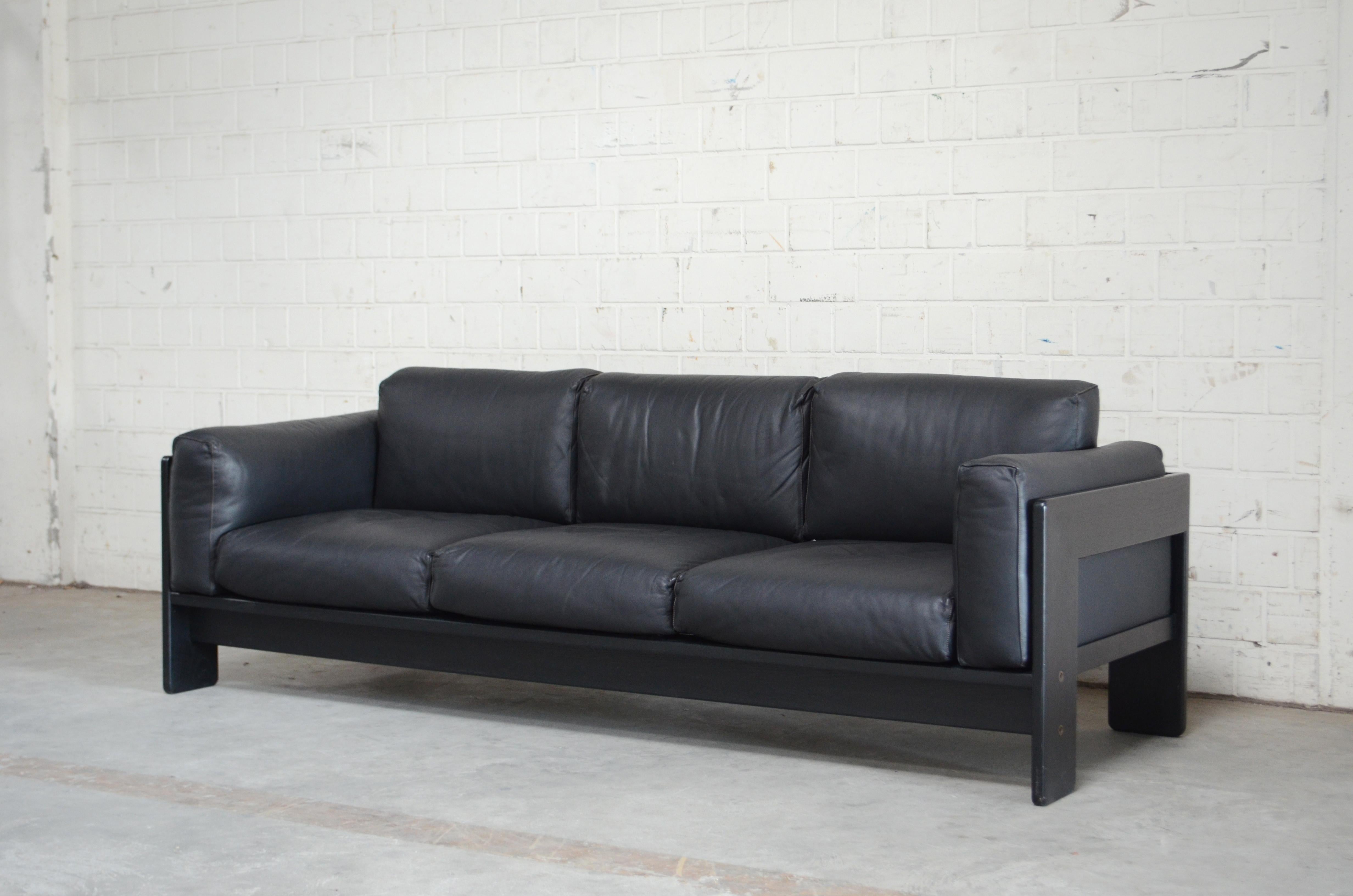 Gavina Leather Sofa Model Bastiano design Tobia & Afra Scarpa 3