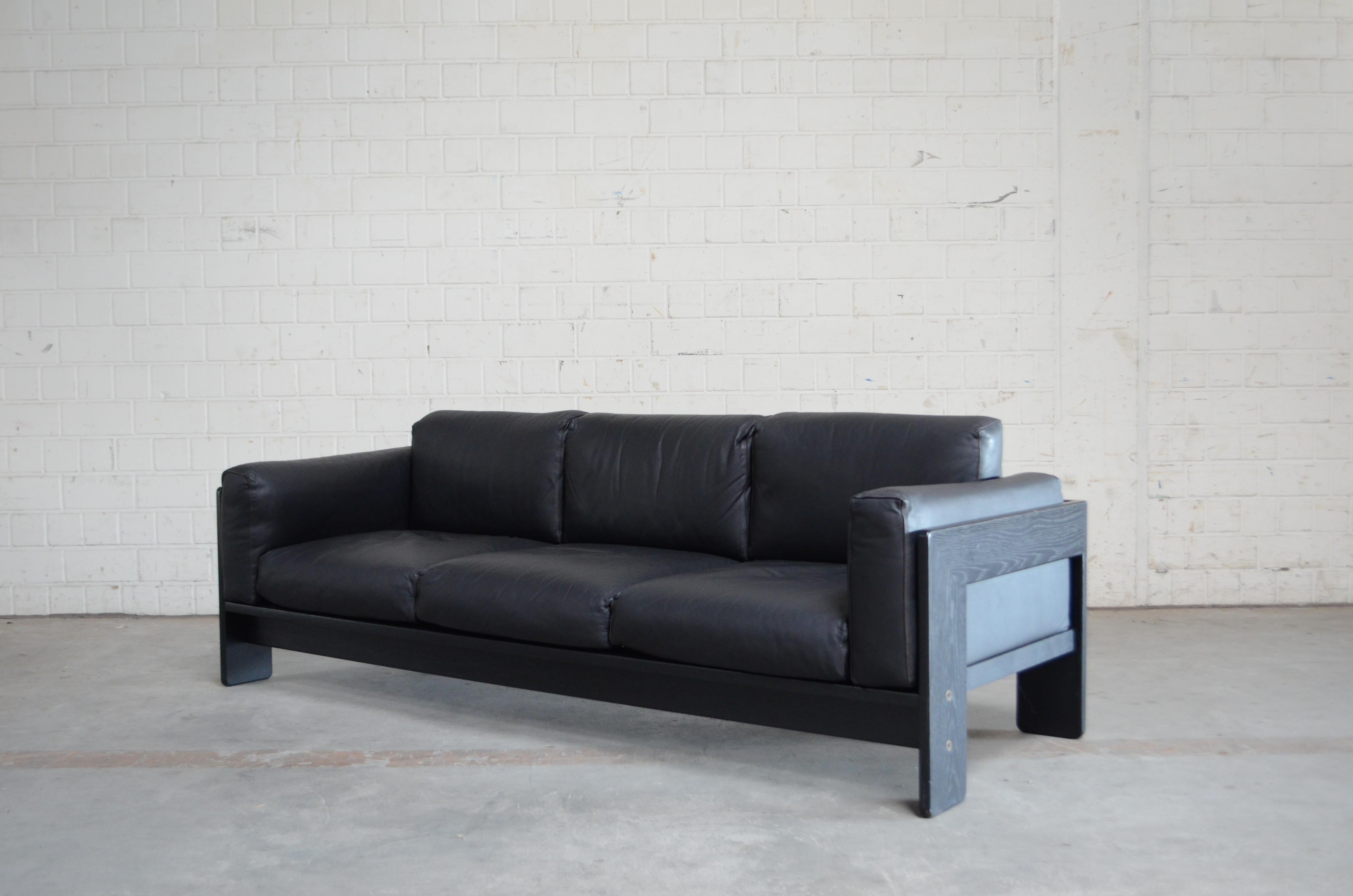 Mid-Century Modern Gavina Leather Sofa Model Bastiano design Tobia & Afra Scarpa