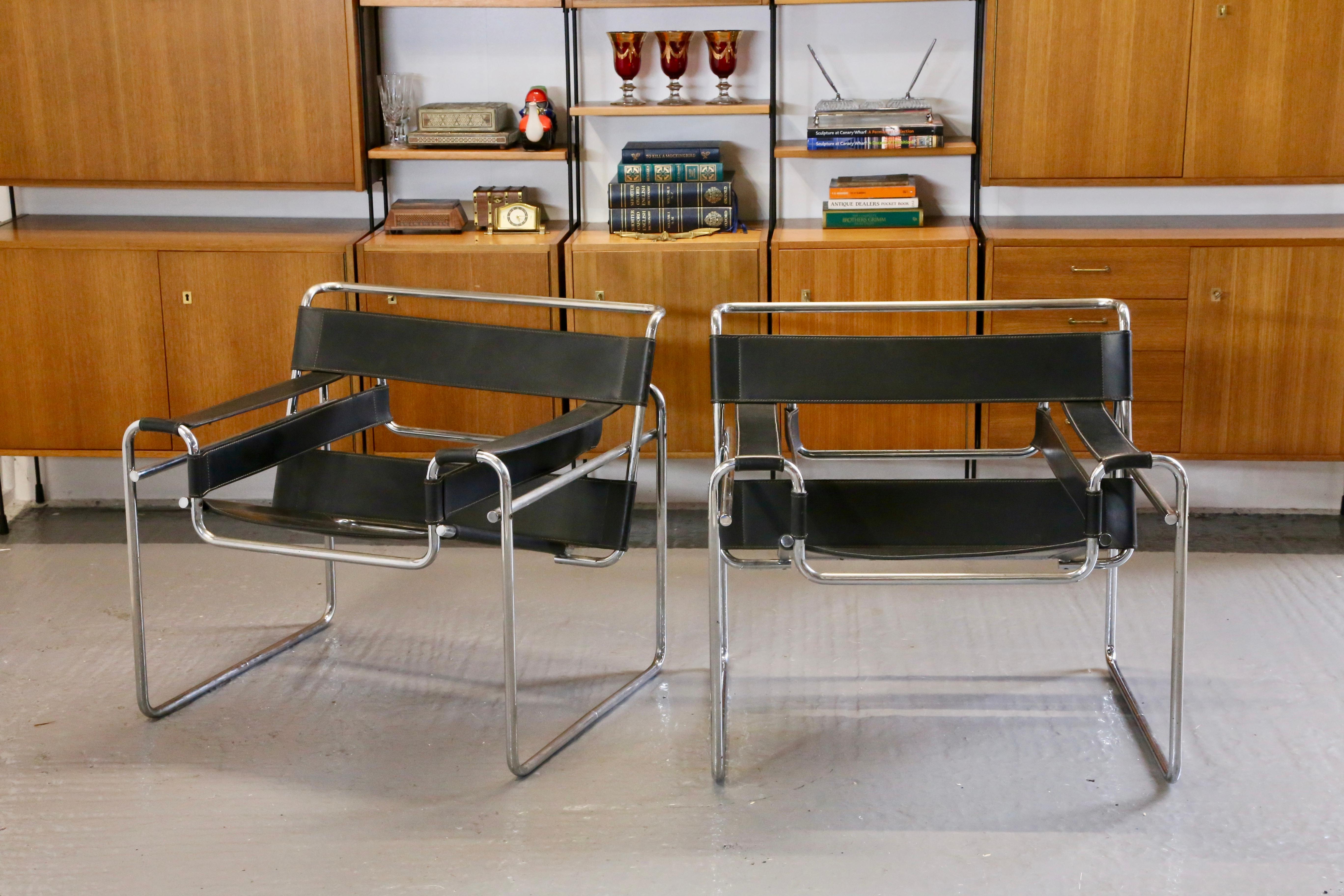 Gavina, seltenes Paar italienische Sessel aus der Mitte des Jahrhunderts, Wassily B3 Design, schwarzes Leder im Angebot 4
