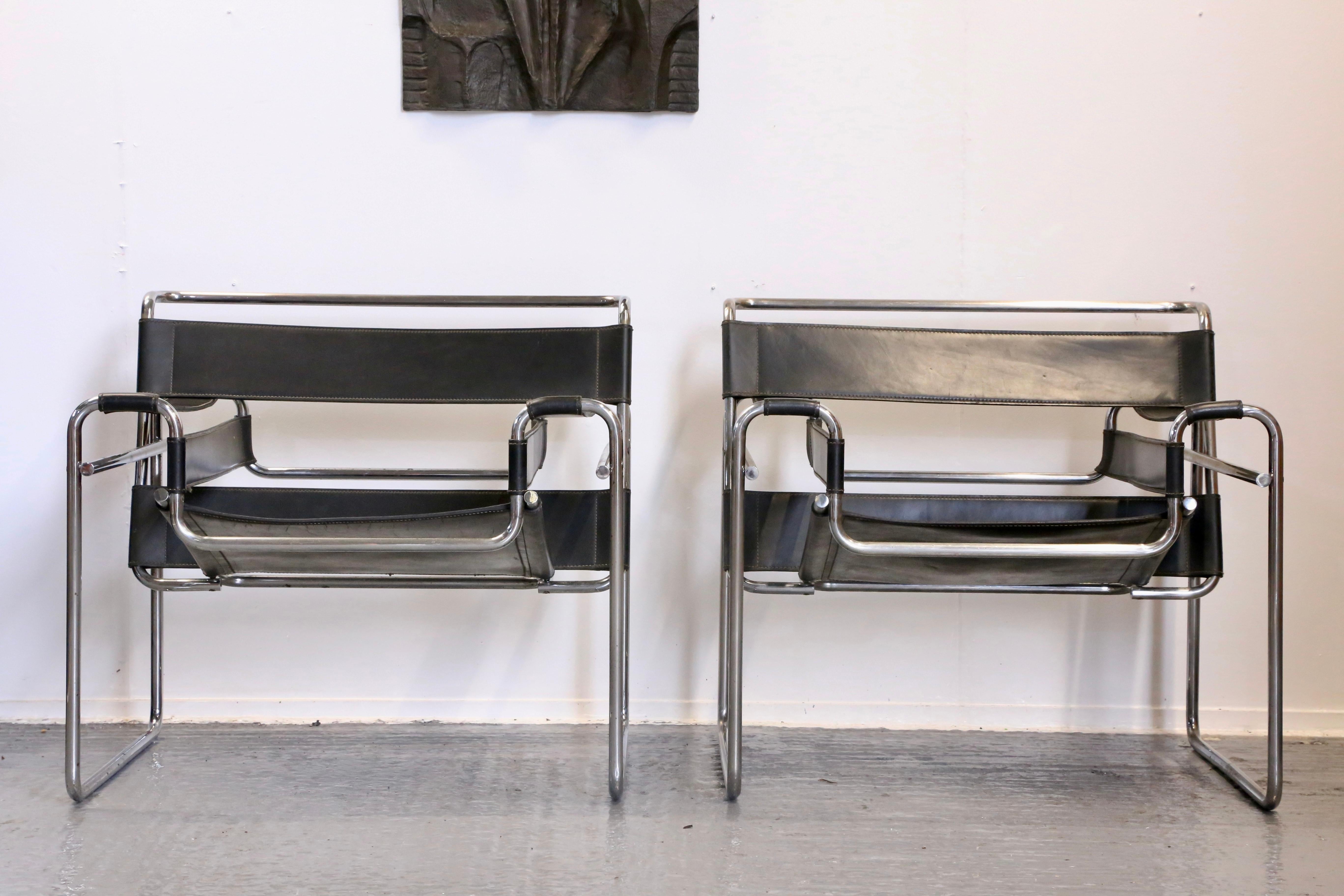 Gavina, seltenes Paar italienische Sessel aus der Mitte des Jahrhunderts, Wassily B3 Design, schwarzes Leder (Italienisch) im Angebot