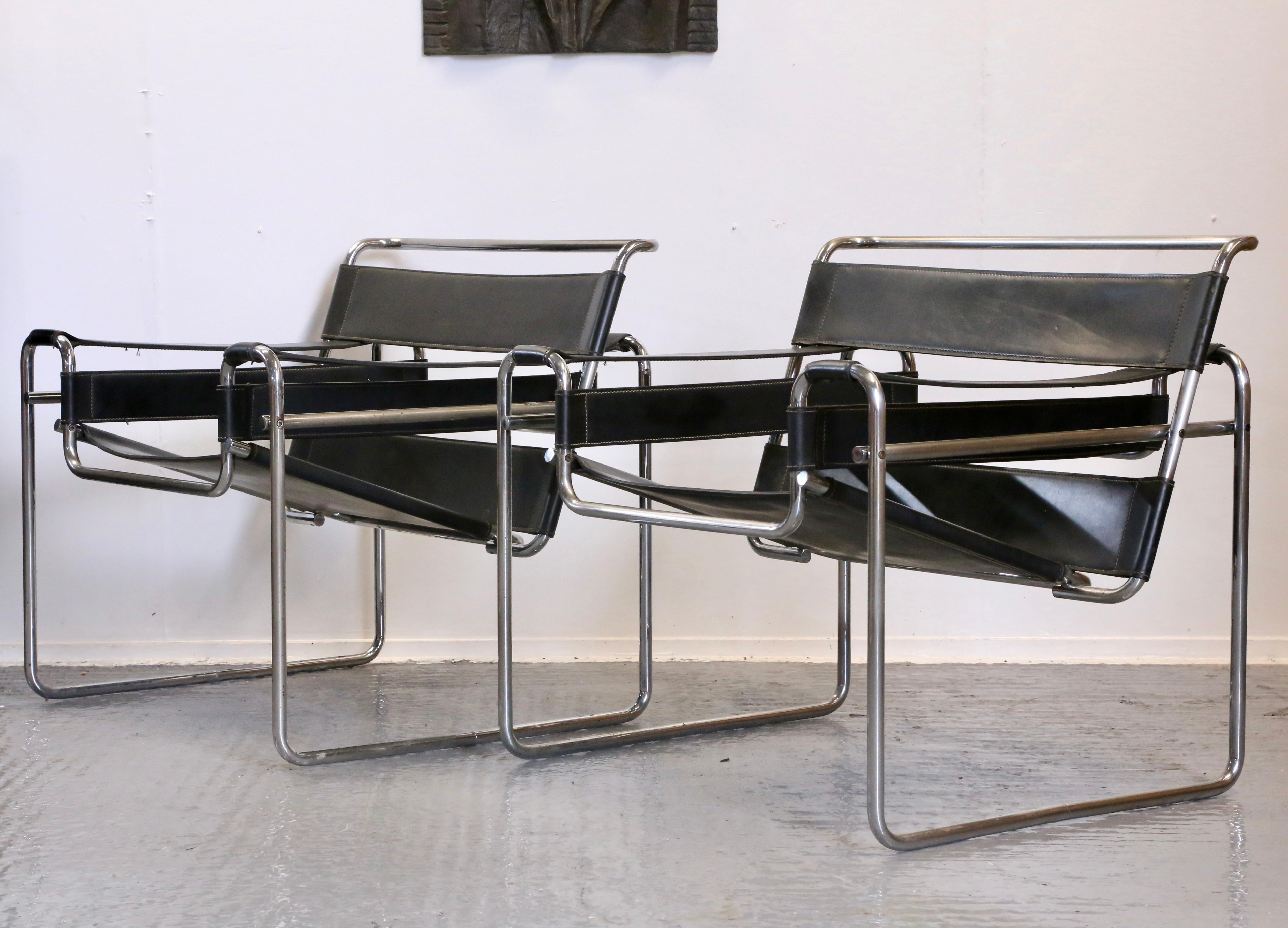 Milieu du XXe siècle Gavina, rare paire de fauteuils italiens en cuir noir Wassily B3 Design du milieu du siècle dernier en vente