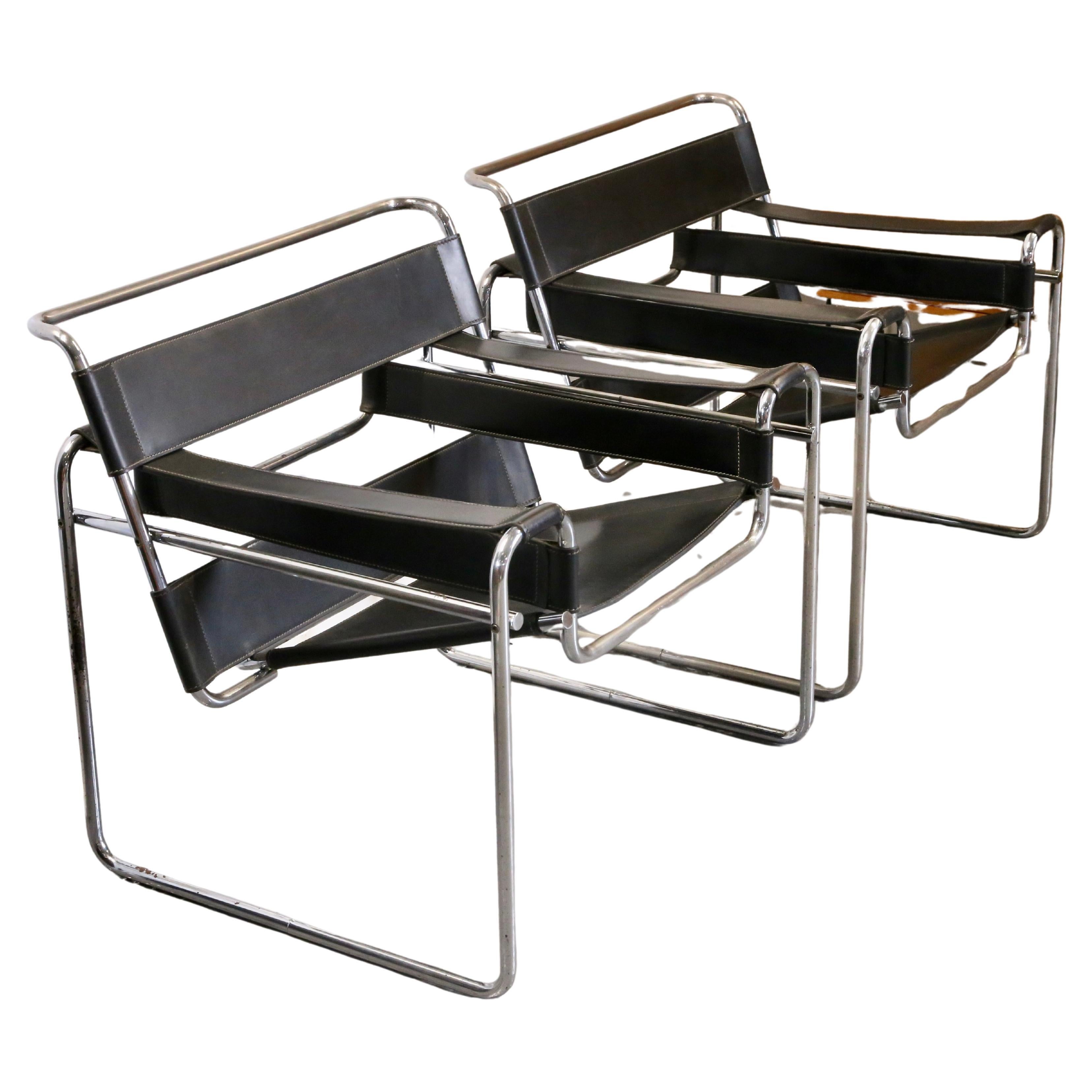 Gavina, rare paire de fauteuils italiens en cuir noir Wassily B3 Design du milieu du siècle dernier en vente