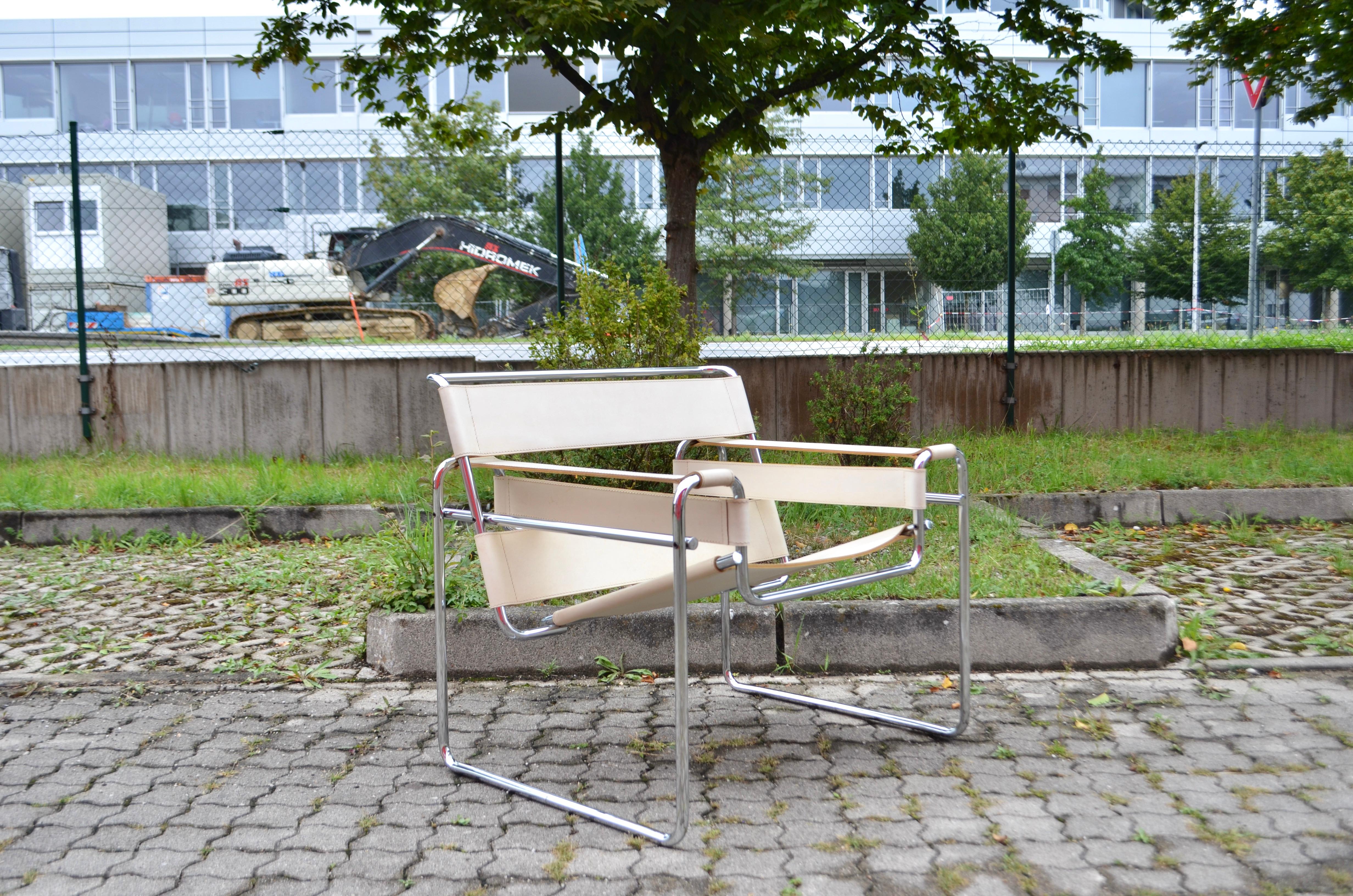 Sedia Gavina Wassily B3 in pelle vintage bianca di Marcel Breuer 1 di 2 in vendita 4