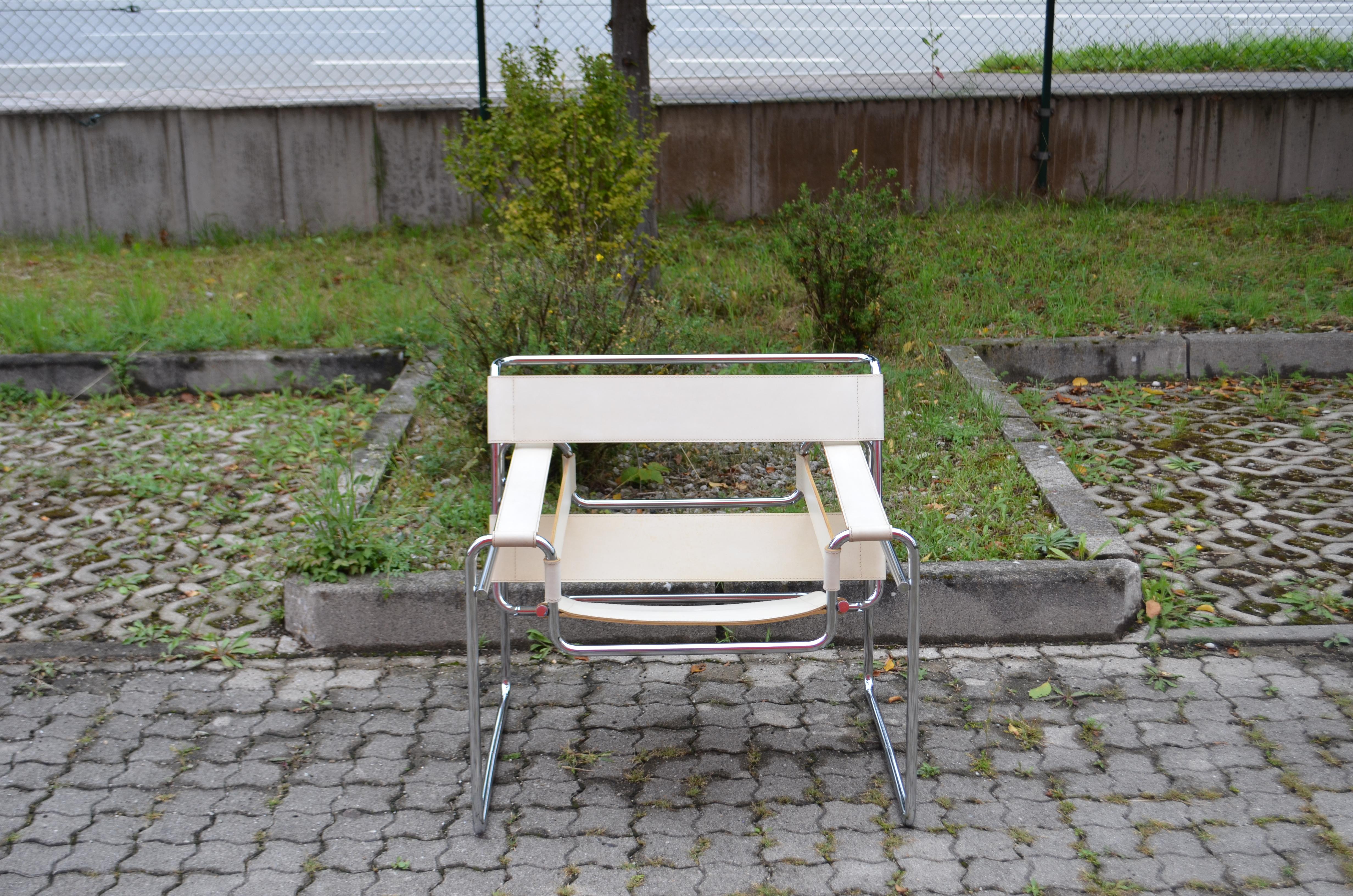 Sedia Gavina Wassily B3 in pelle vintage bianca di Marcel Breuer 1 di 2 in vendita 5