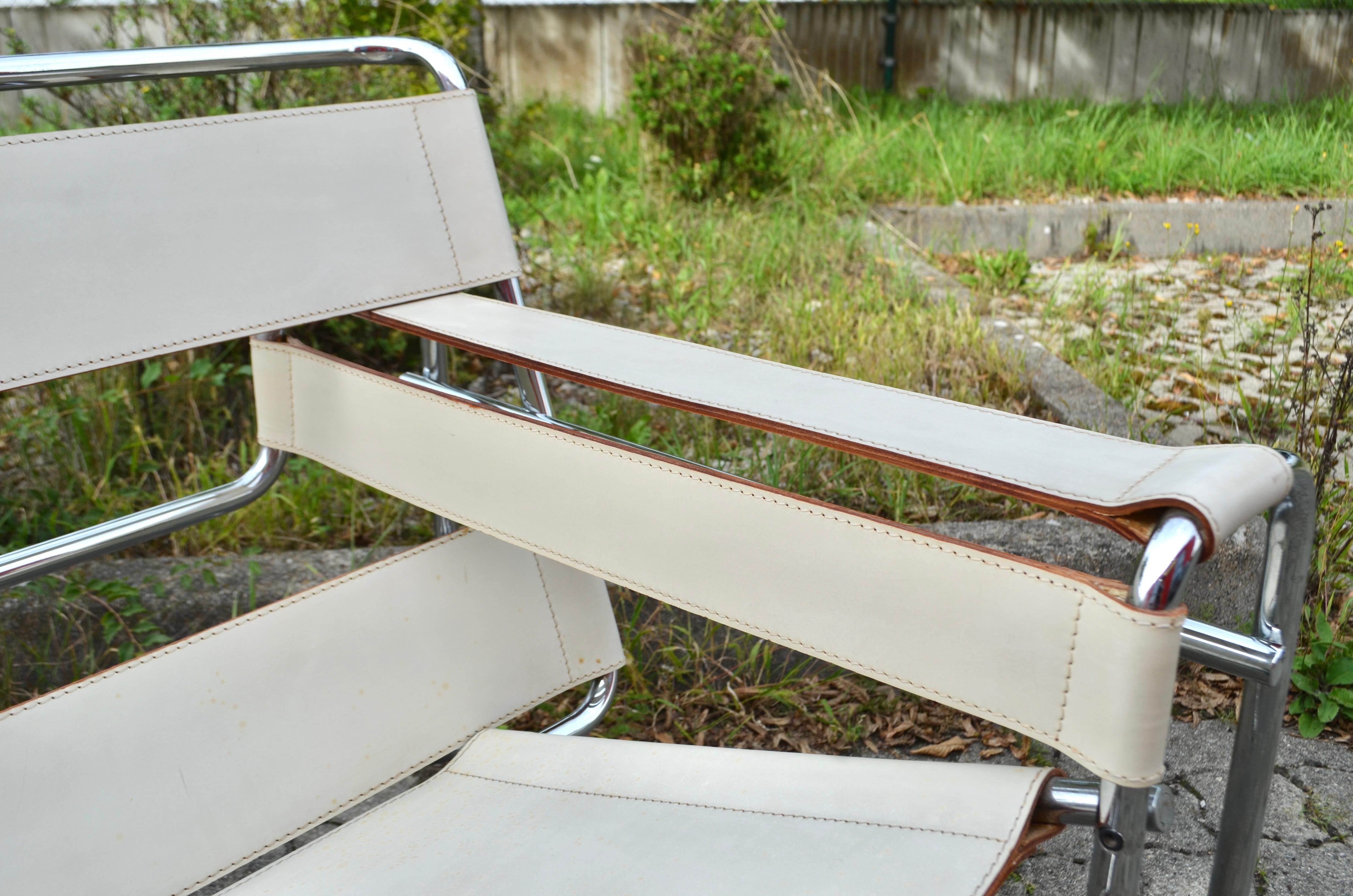 Gavina Wassily Chair B3 Vintage Leather White by Marcel Breuer 1 of 2 For Sale 9