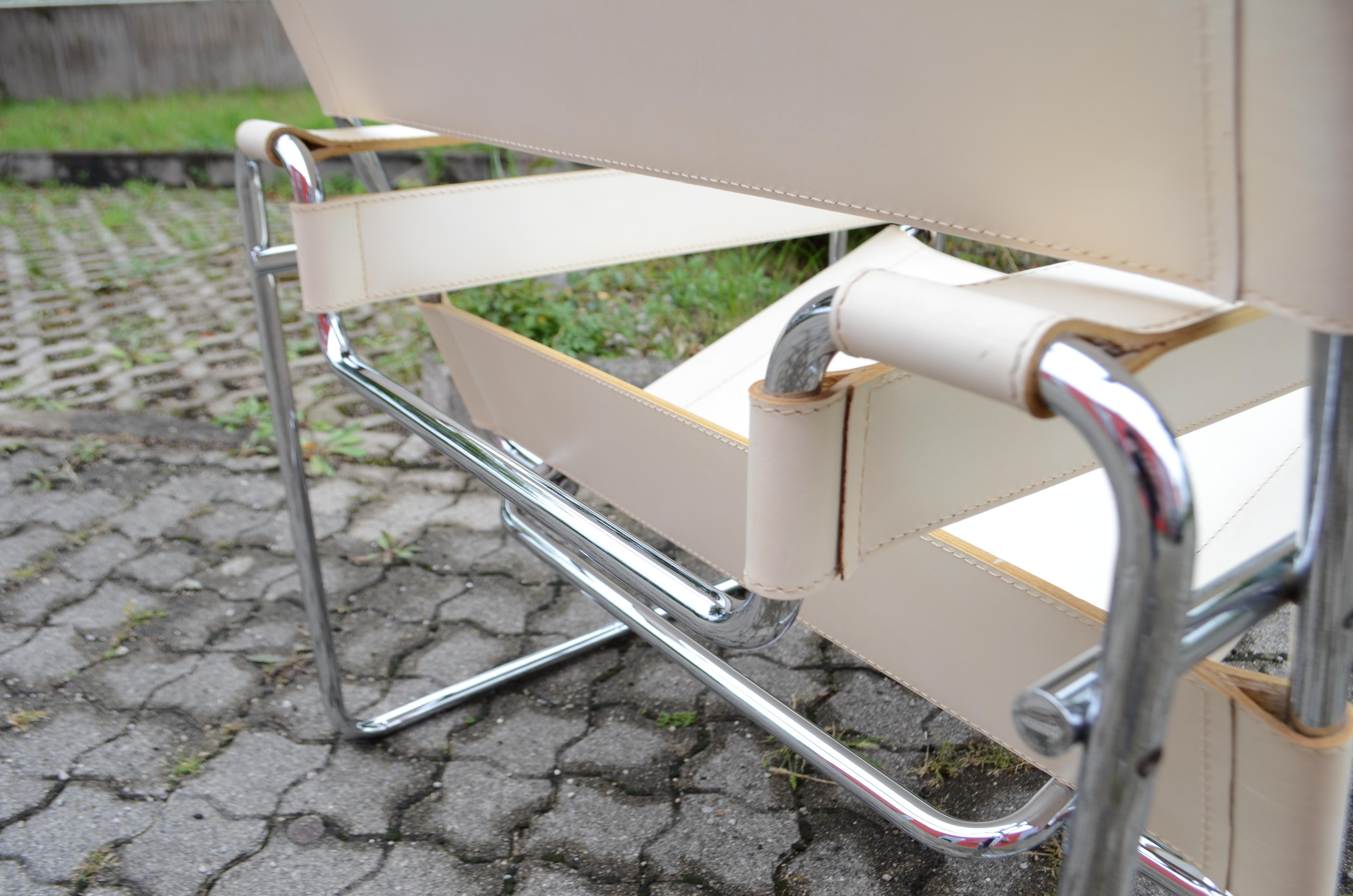 Sedia Gavina Wassily B3 in pelle vintage bianca di Marcel Breuer 1 di 2 in vendita 1