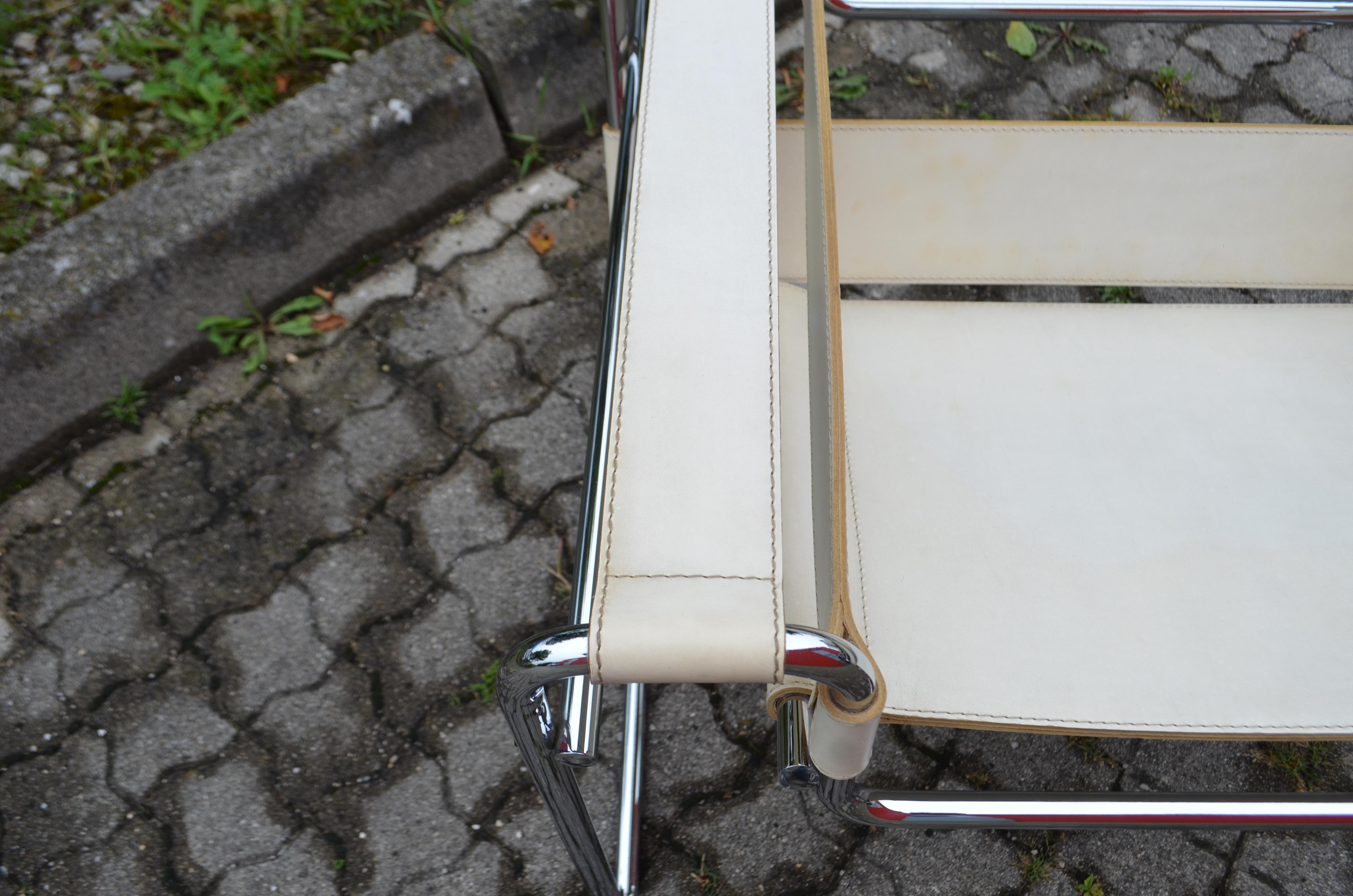 Sedia Gavina Wassily B3 in pelle vintage bianca di Marcel Breuer 1 di 2 in vendita 2