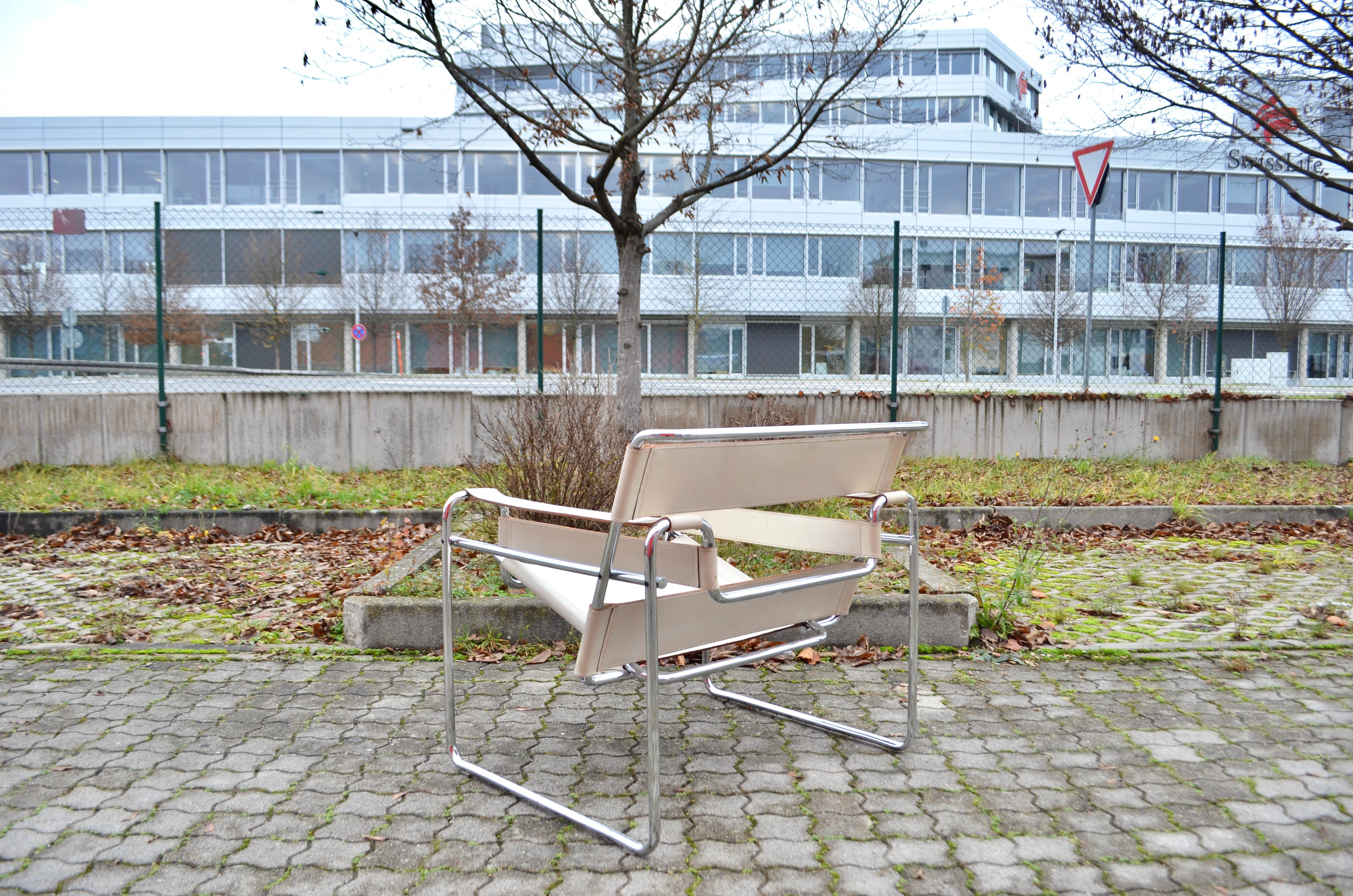 Gavina Wassily Chair B3 Vintage Leather White by Marcel Breuer 3