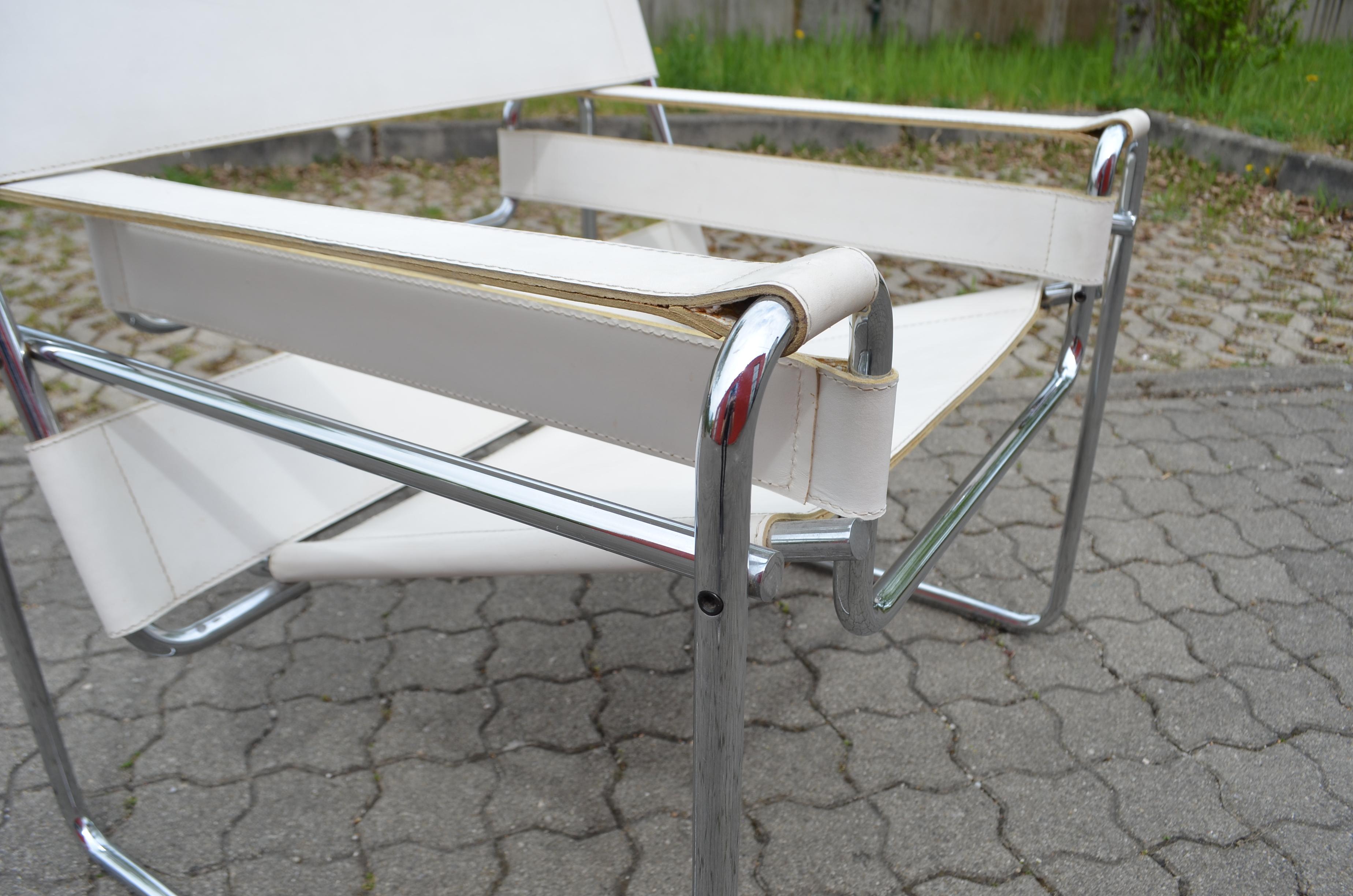 Gavina Wassily Chair B3 Vintage Leather White by Marcel Breuer For Sale 5