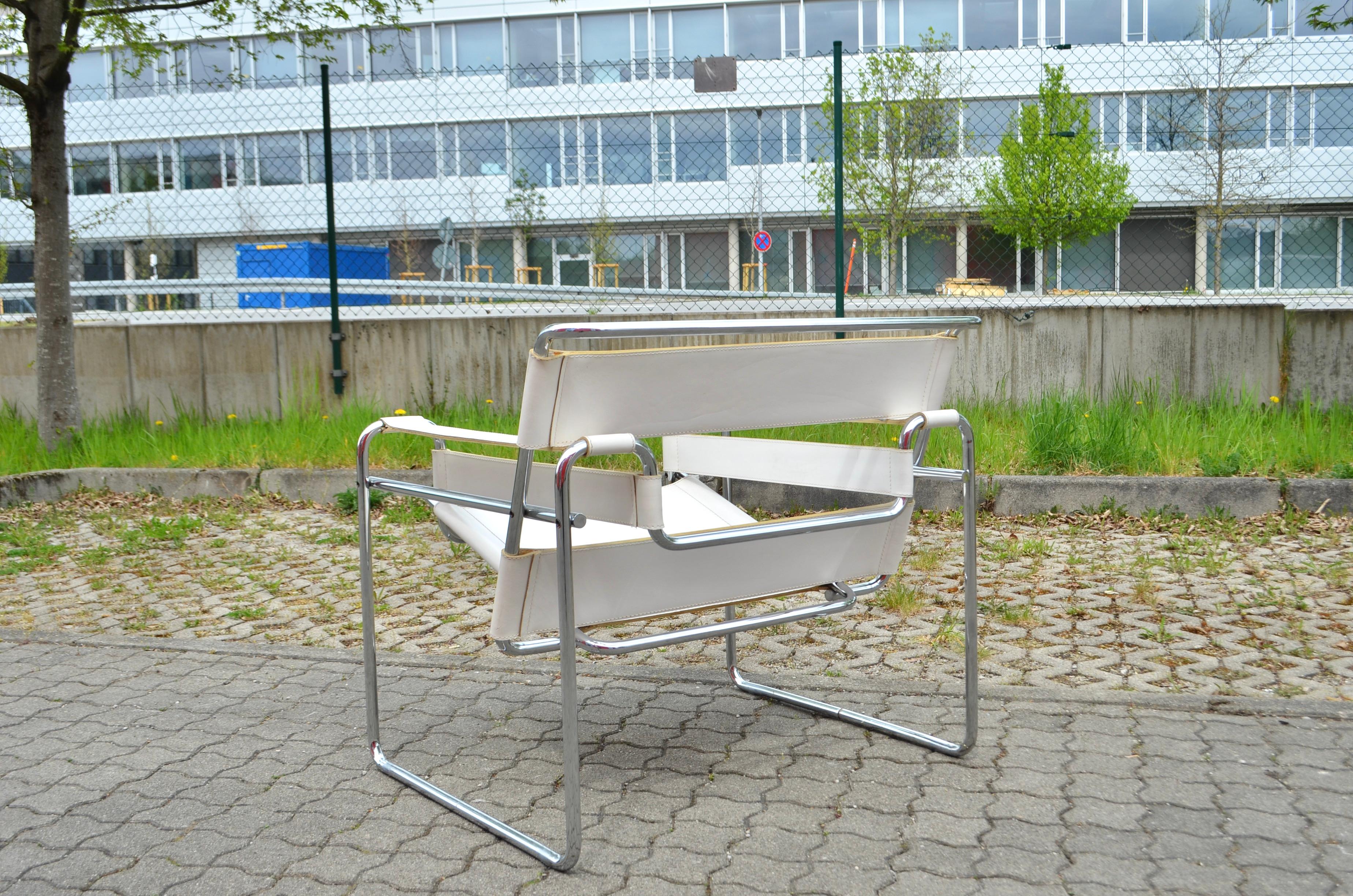 Gavina Wassily Chair B3 Vintage Leather White by Marcel Breuer For Sale 8