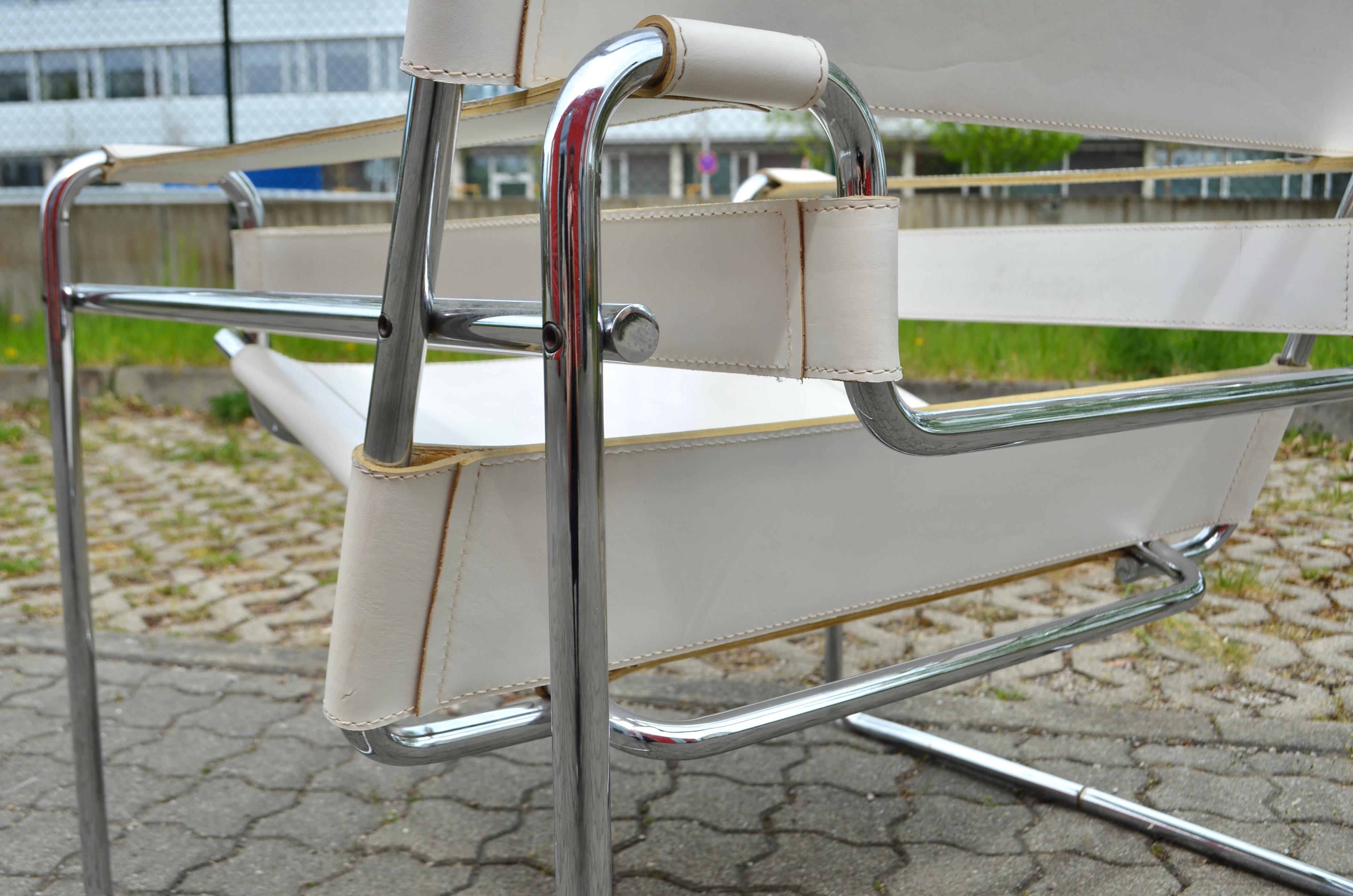Gavina Wassily Chair B3 Vintage Leather White by Marcel Breuer For Sale 9