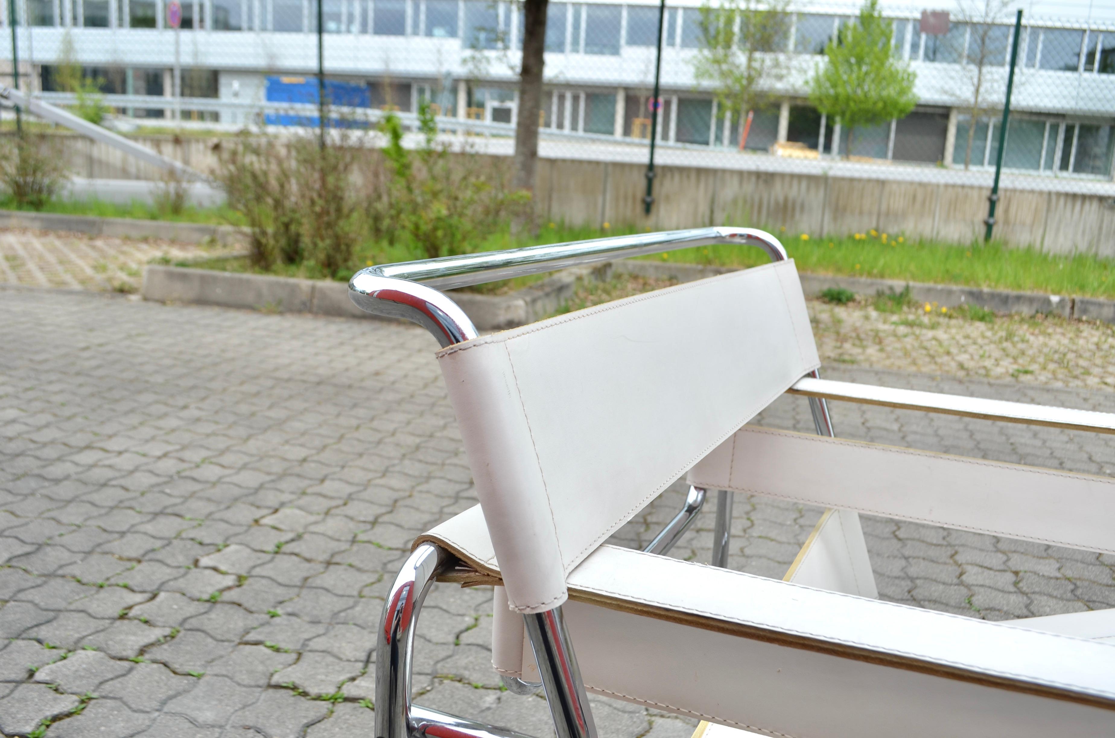 Gavina Wassily Chair B3 Vintage Leather White by Marcel Breuer For Sale 10