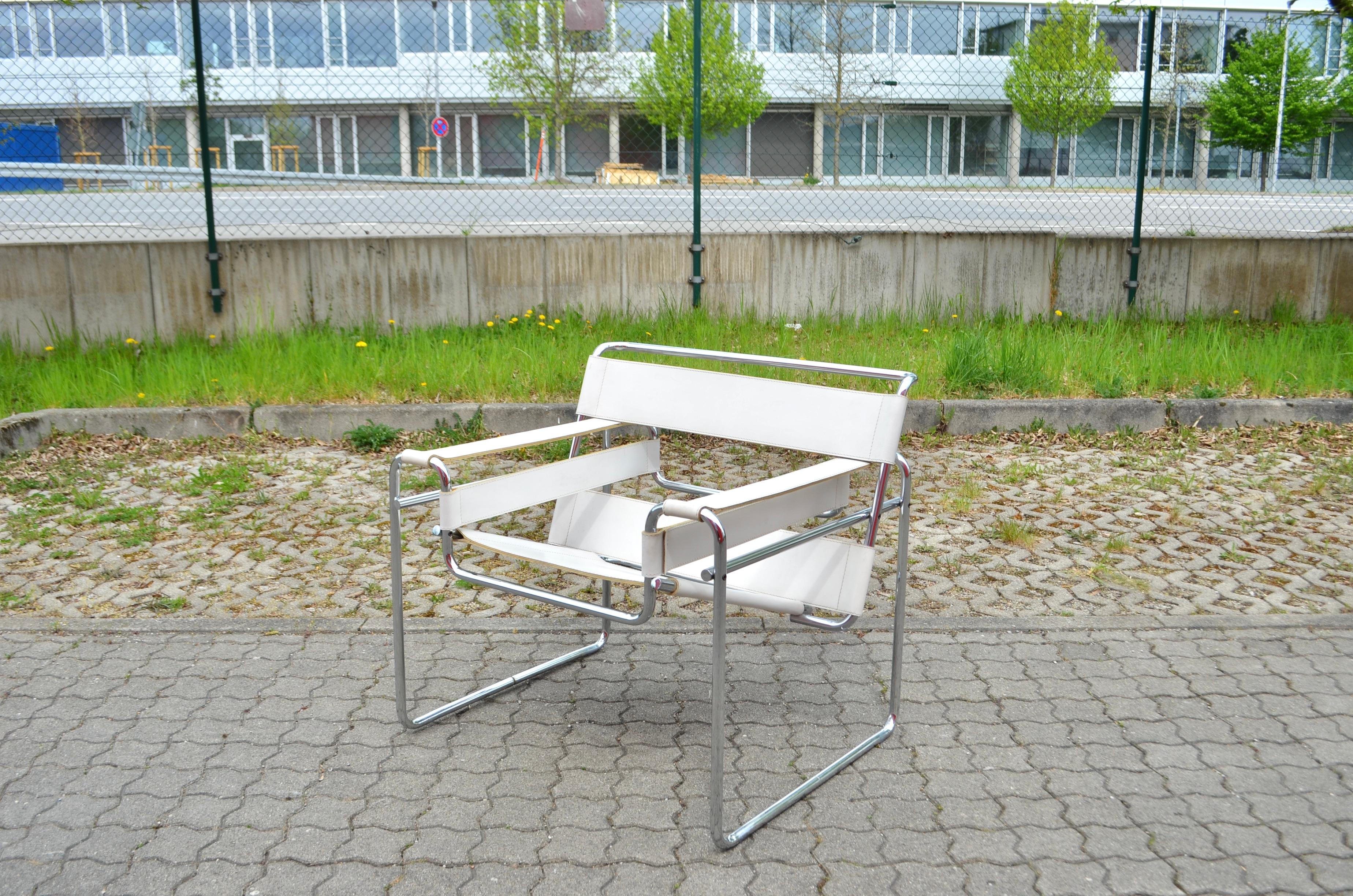 Gavina Wassily Chair B3 Vintage Leather White by Marcel Breuer For Sale 11