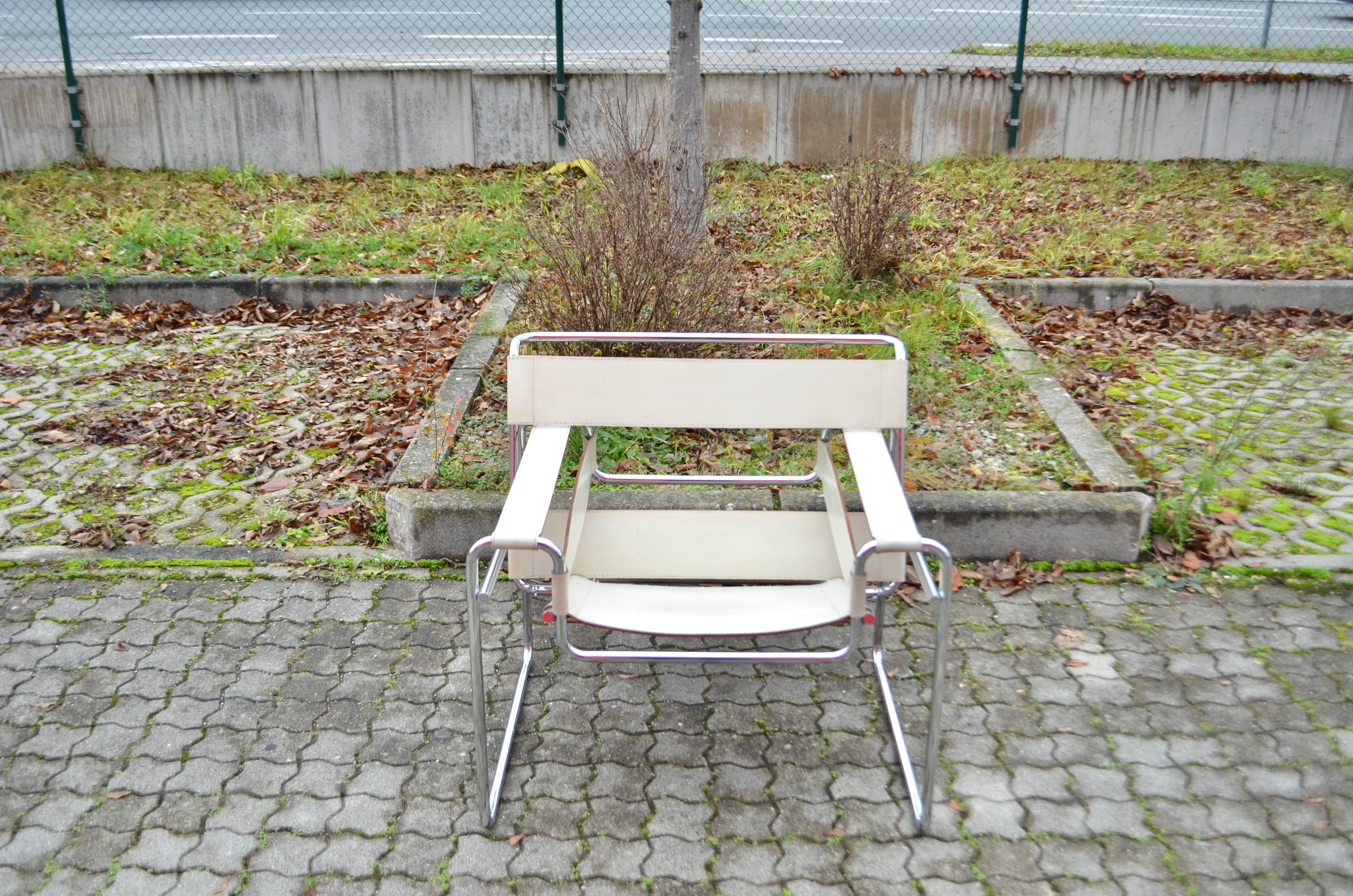 Bauhaus Gavina Wassily Chair B3 Vintage Leather White by Marcel Breuer
