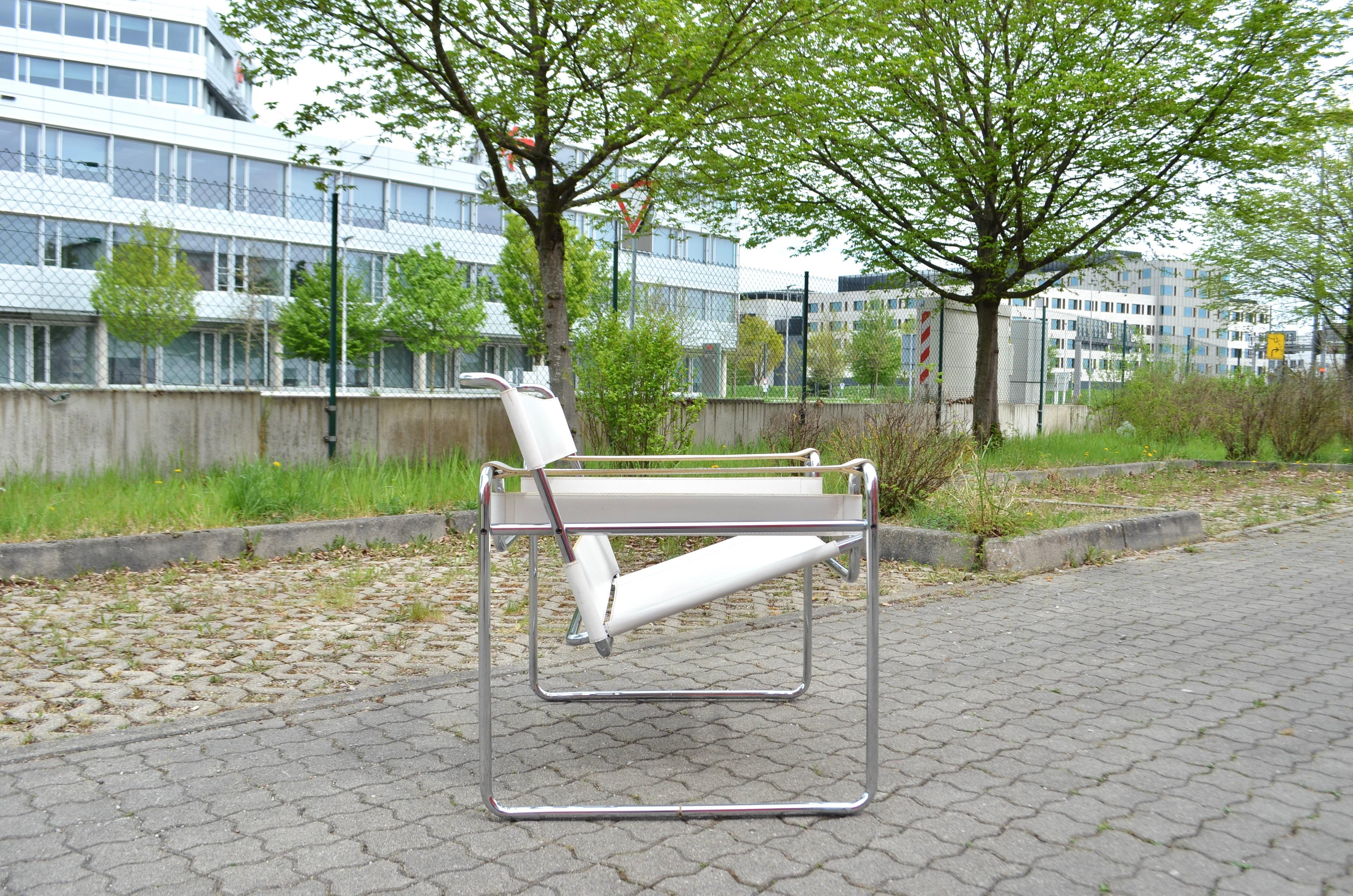 Italian Gavina Wassily Chair B3 Vintage Leather White by Marcel Breuer For Sale