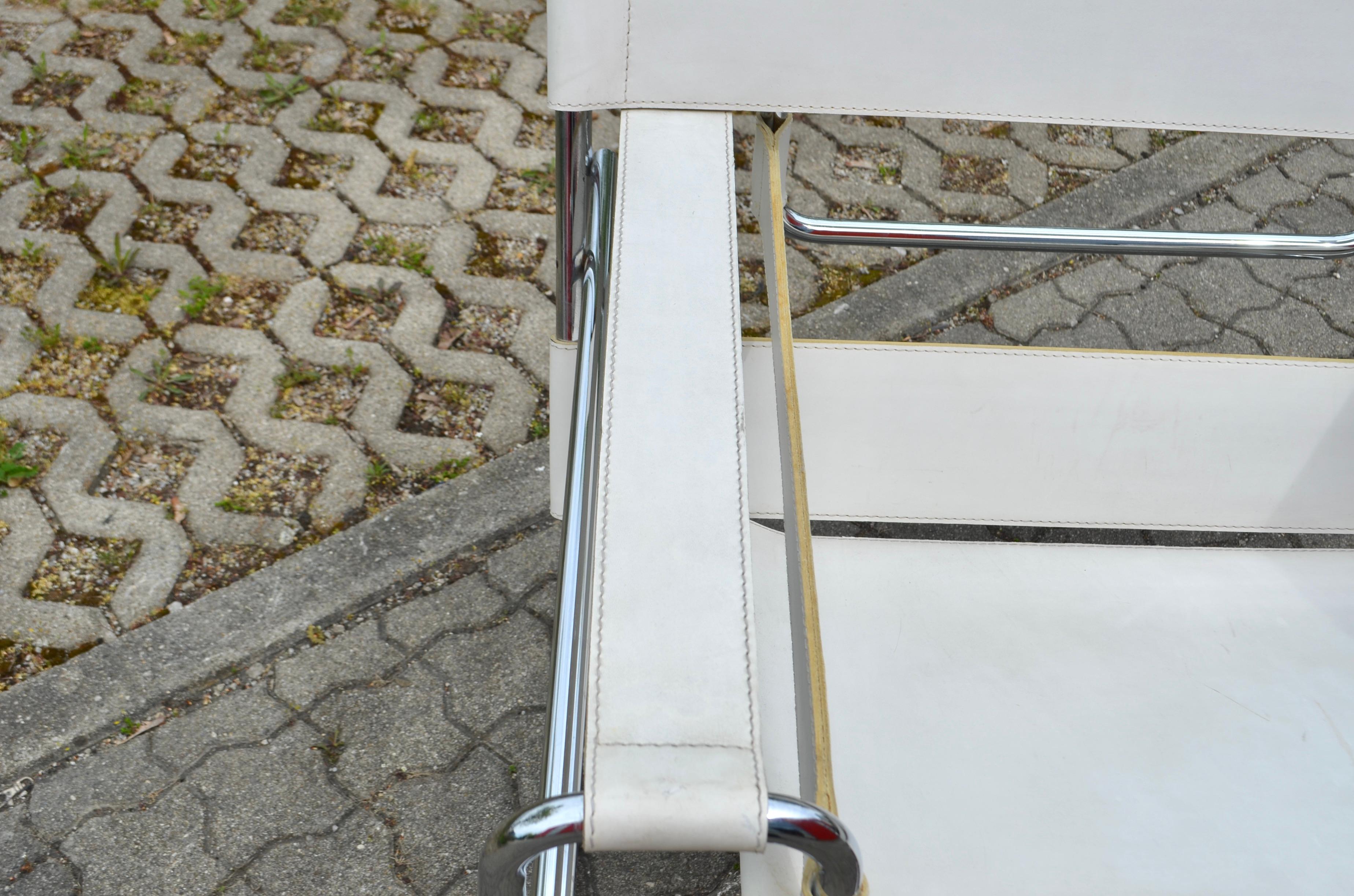 Gavina Wassily Chair B3 Vintage Leather White by Marcel Breuer In Good Condition For Sale In Munich, Bavaria