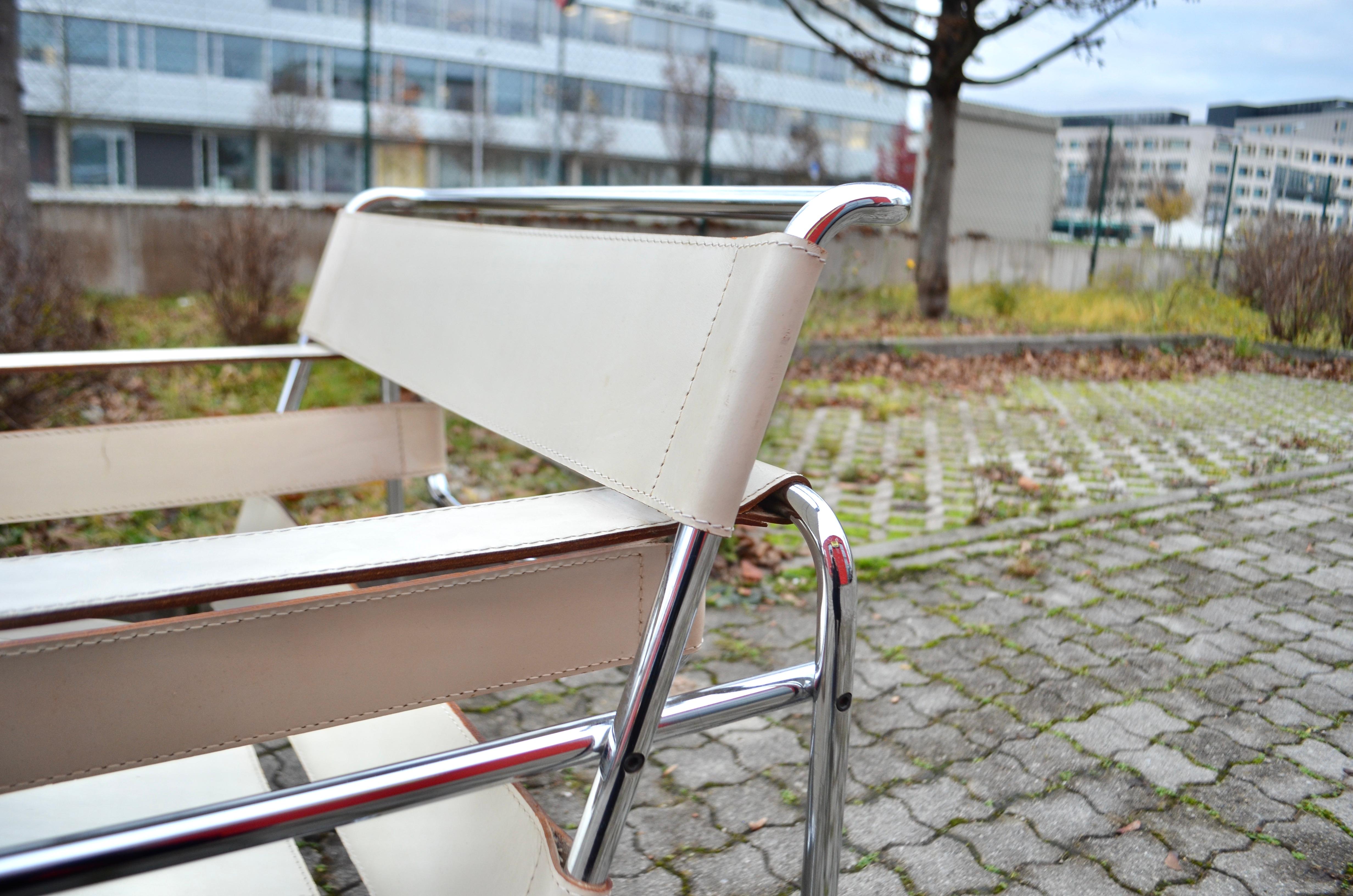 Gavina Wassily Chair B3 Vintage Leather White by Marcel Breuer 2
