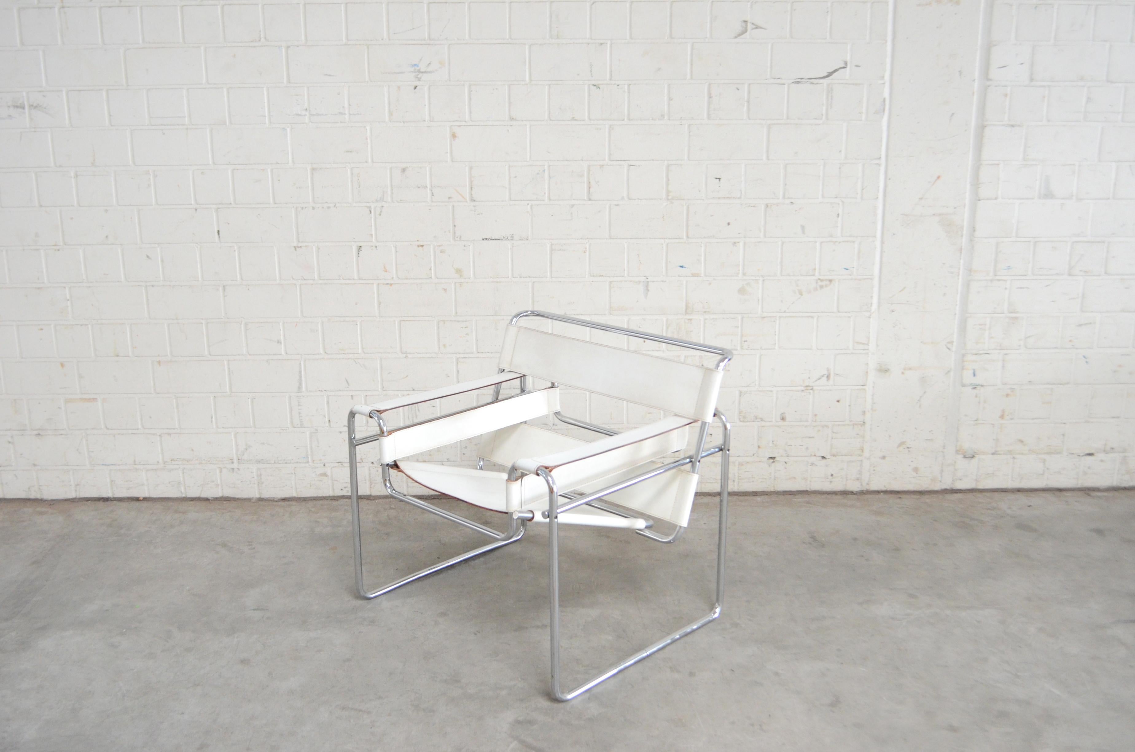 20th Century Gavina Wassily Chair Leather White by Marcel Breuer