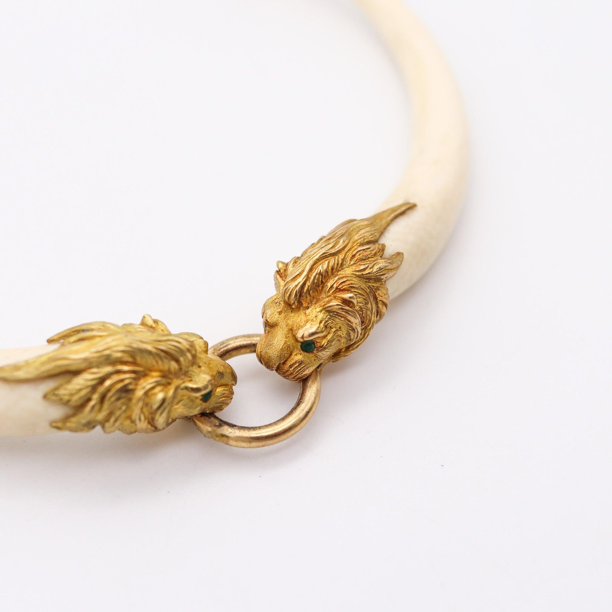 Modernist GAY FRERES 1960 Paris Felines Necklace In 18Kt Yellow Gold With Emeralds For Sale