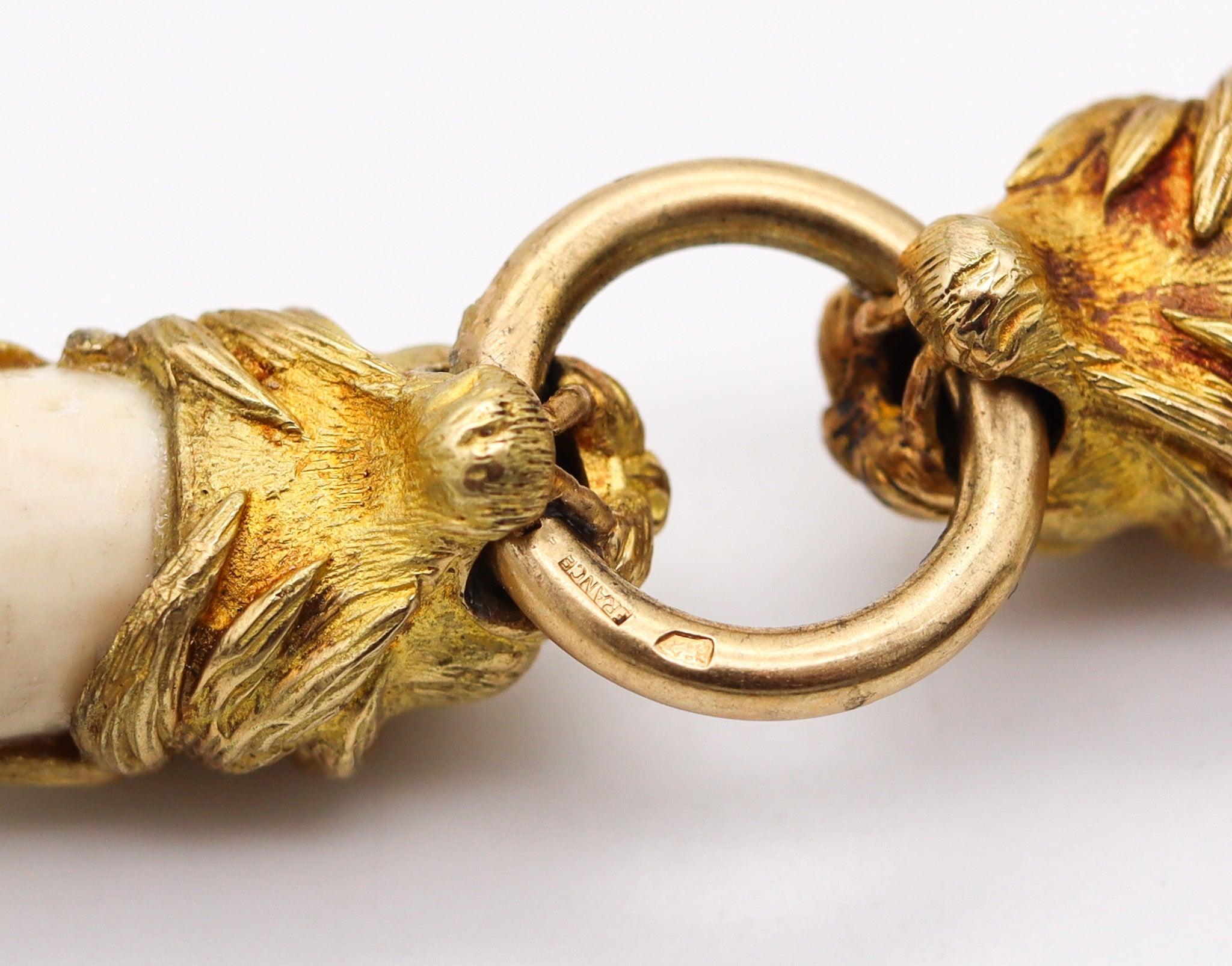 GAY FRERES 1960 Paris Felines Necklace In 18Kt Yellow Gold With Emeralds For Sale 2