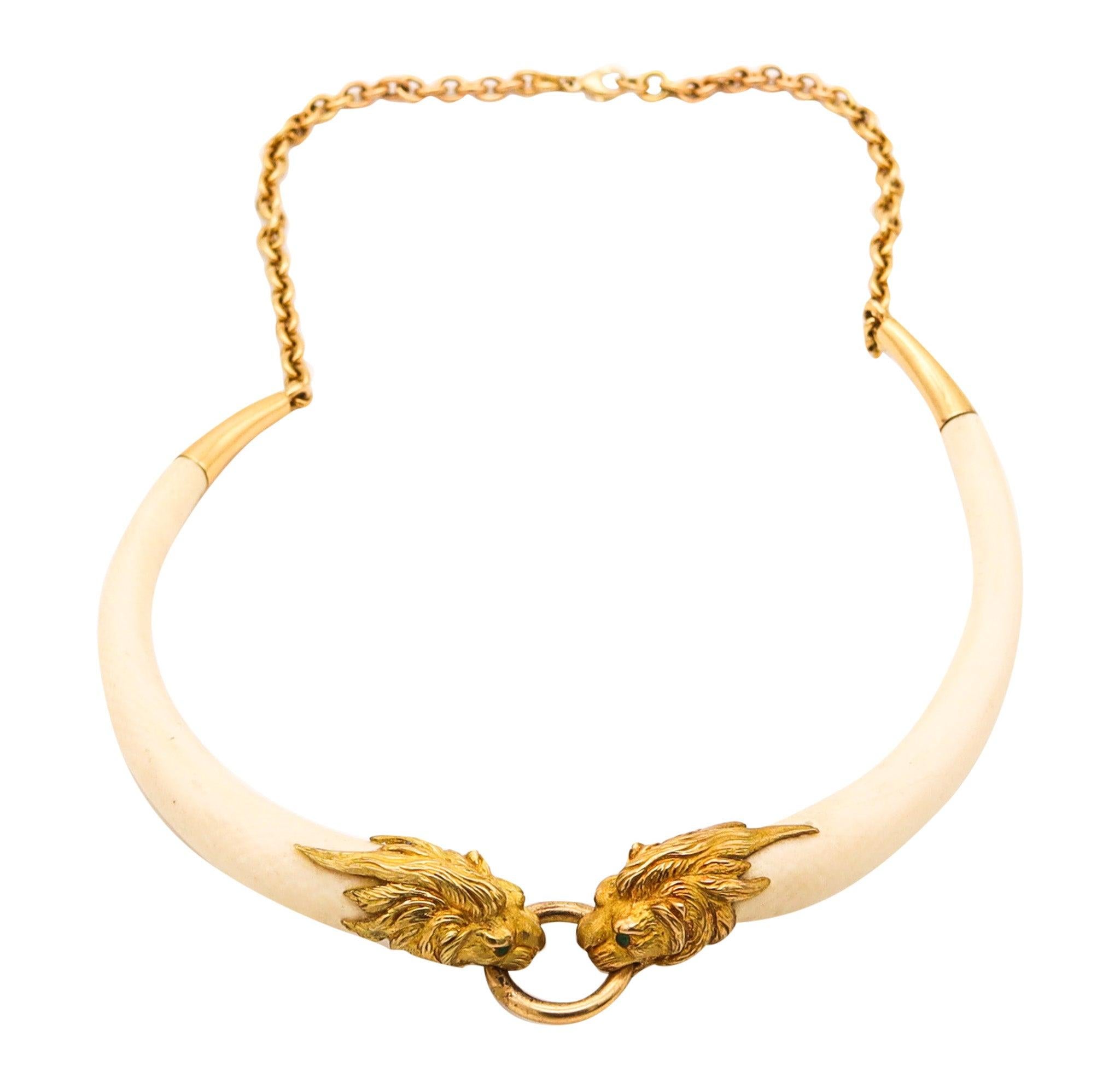 GAY FRERES 1960 Paris Felines Necklace In 18Kt Yellow Gold With Emeralds For Sale