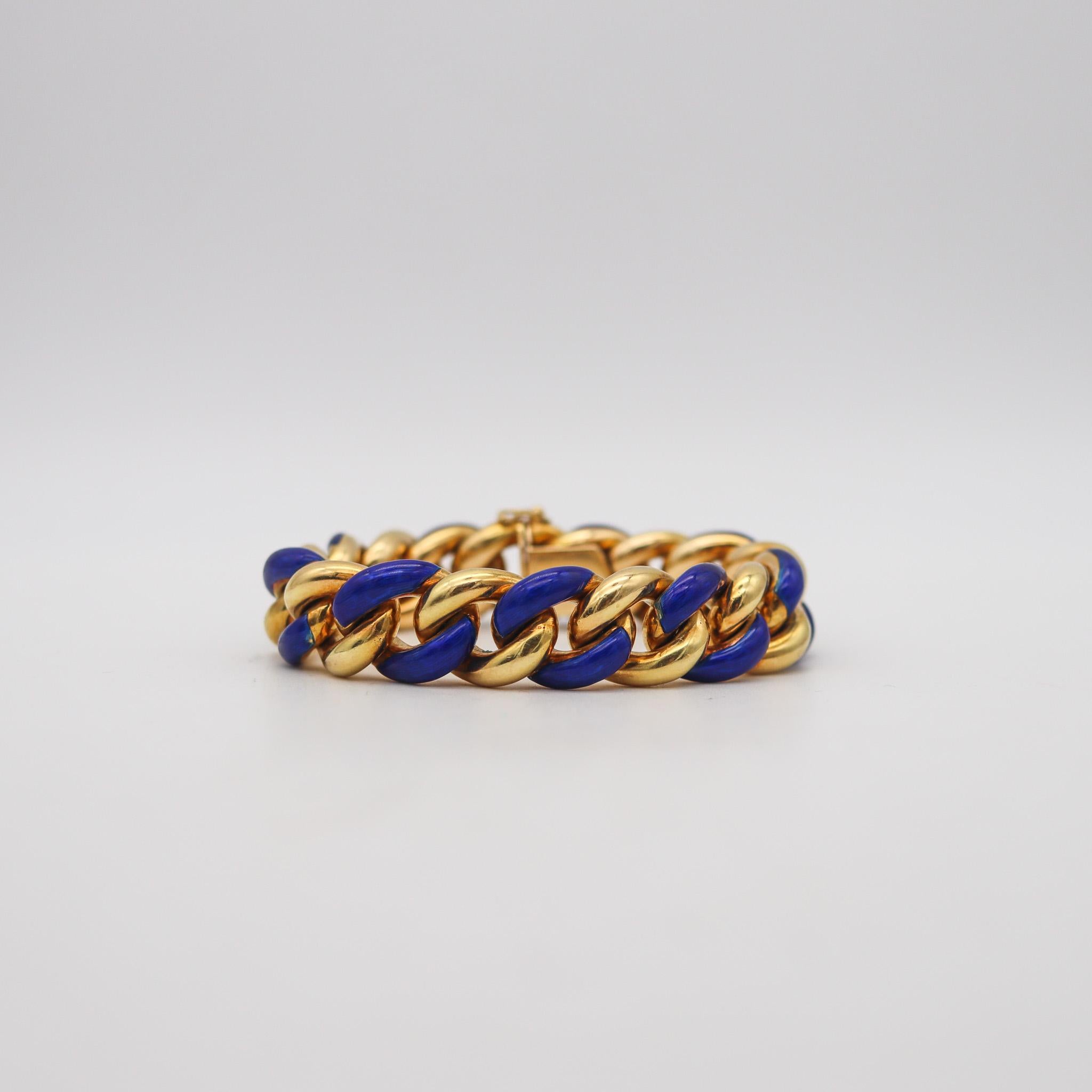 Bracelet émaillé conçu par Gay Freres.

Magnifique bracelet, créé à Paris en France pendant la période moderniste, dans les années 1970. Ce superbe bracelet à maillons a été fabriqué dans l'atelier de joaillerie de Gay Frères en or jaune massif de