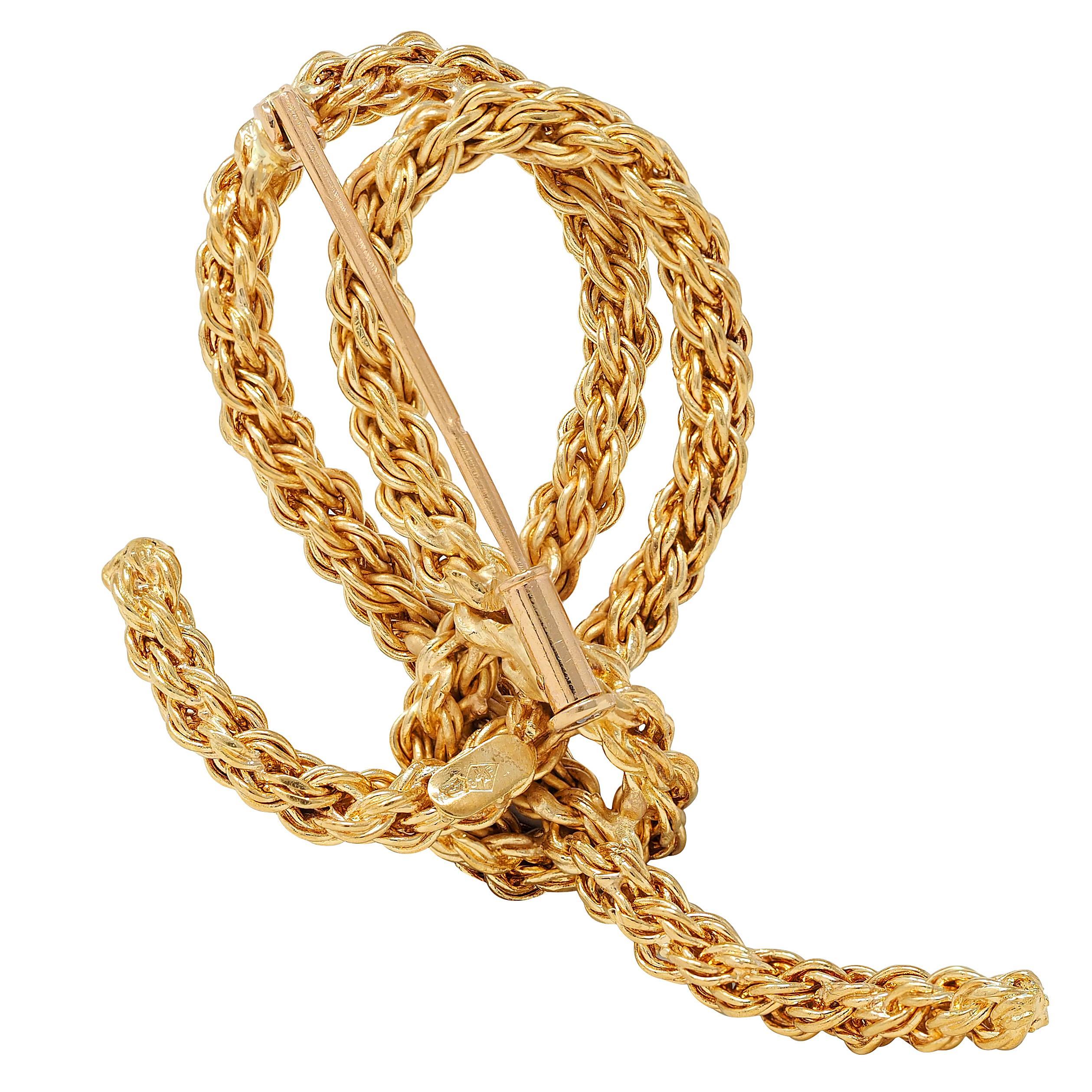 Women's or Men's Gay Frères French 1960's 18 Karat Yellow Gold Vintage Knotted Rope Brooch For Sale