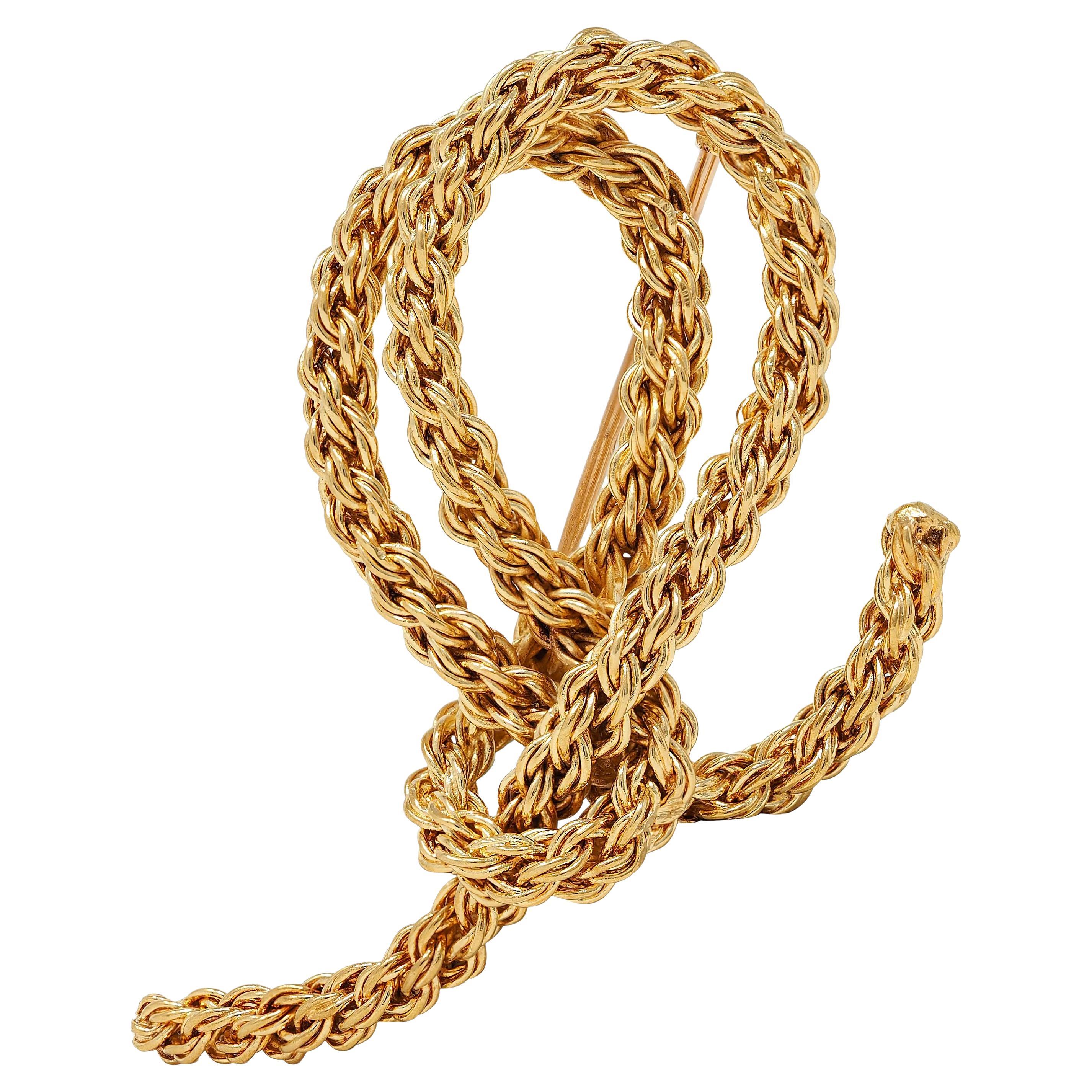 Gay Frères French 1960's 18 Karat Yellow Gold Vintage Knotted Rope Brooch For Sale